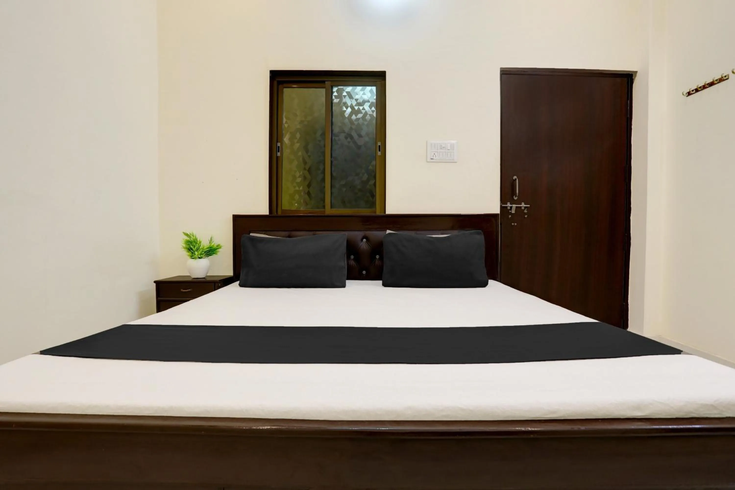 Bedroom, Bed in Hotel O by OYO Yatharth Inn Paying Guest House