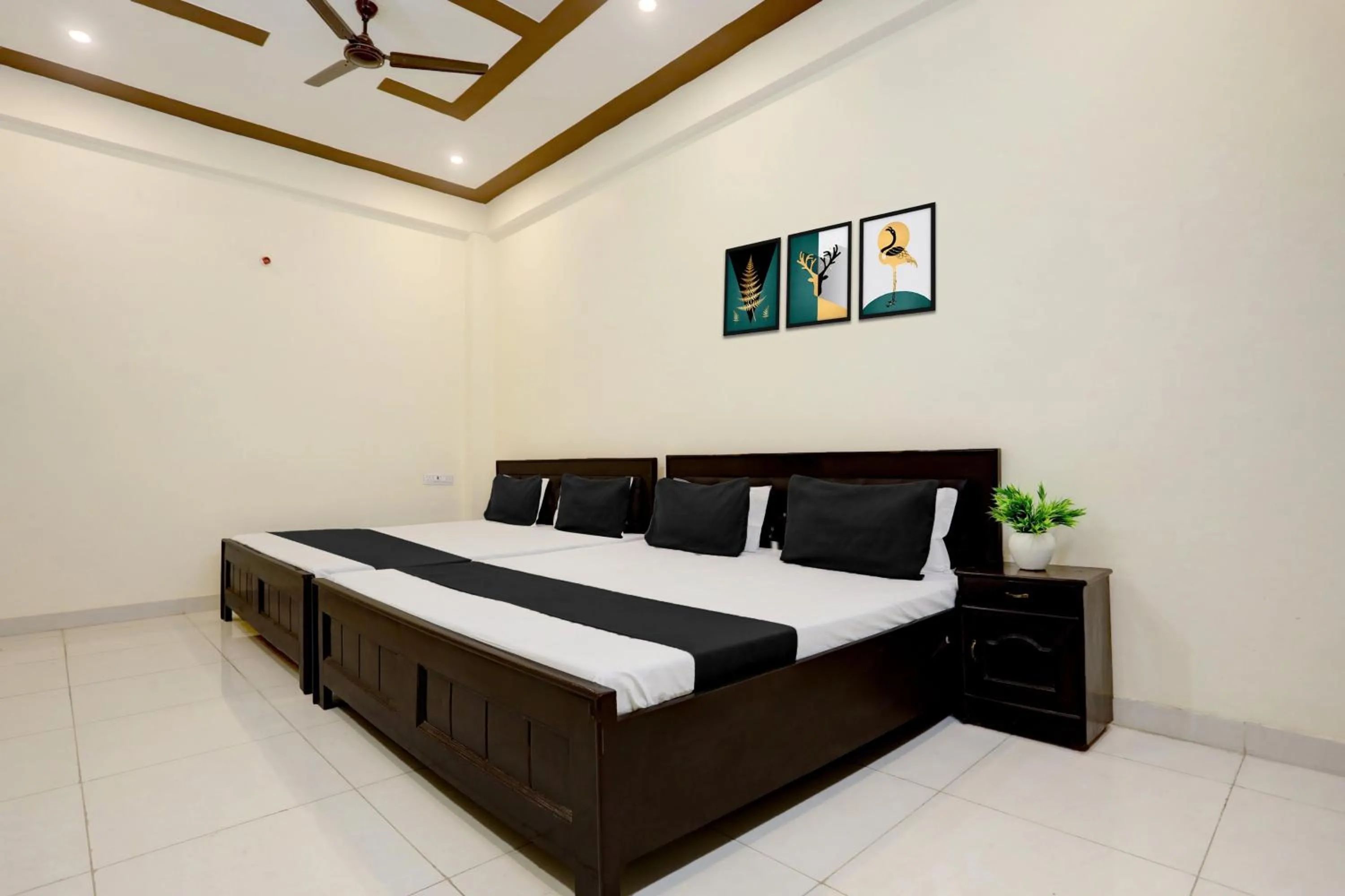 Bedroom, Bed in Hotel O by OYO Yatharth Inn Paying Guest House