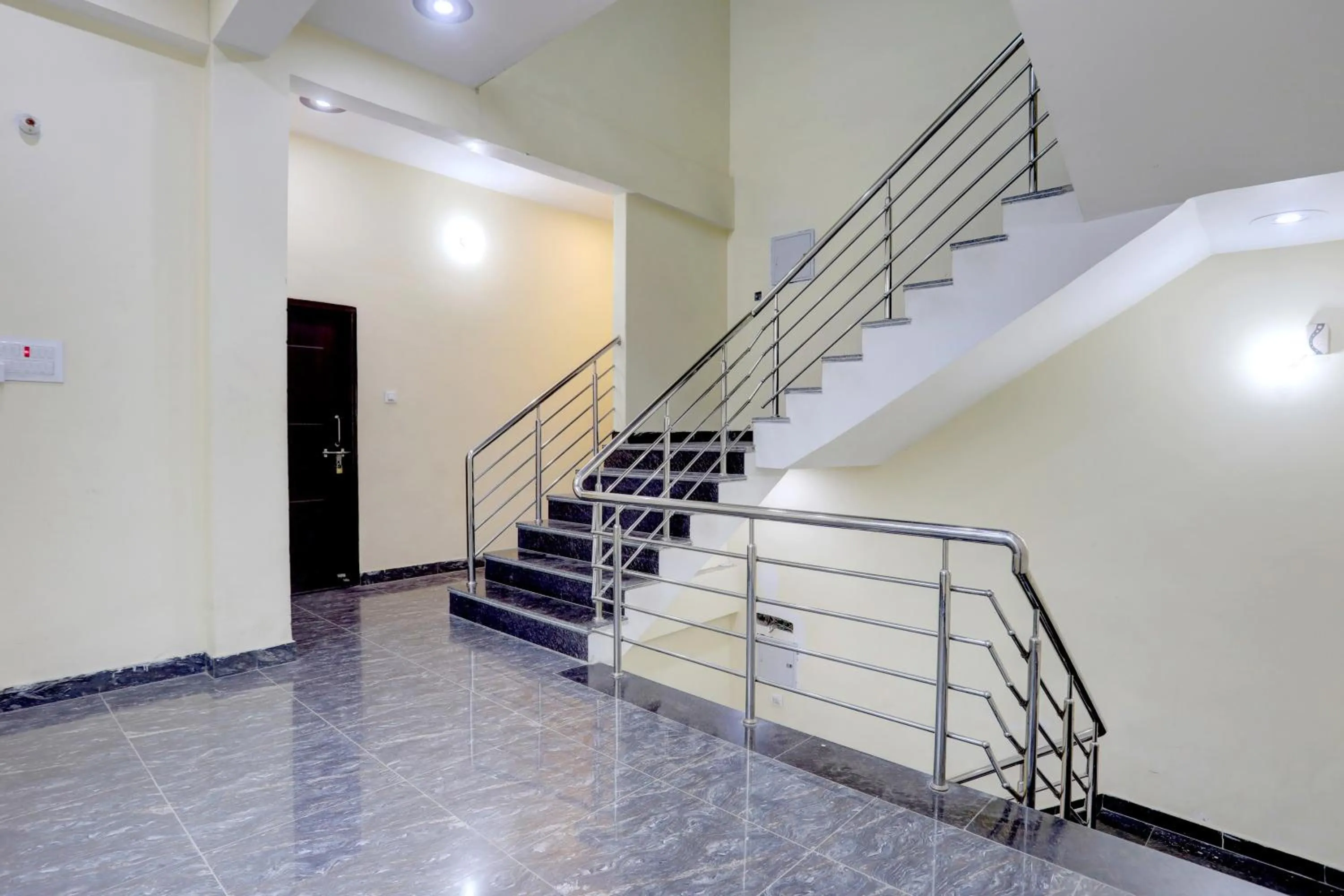 Lobby or reception in Hotel O by OYO Yatharth Inn Paying Guest House