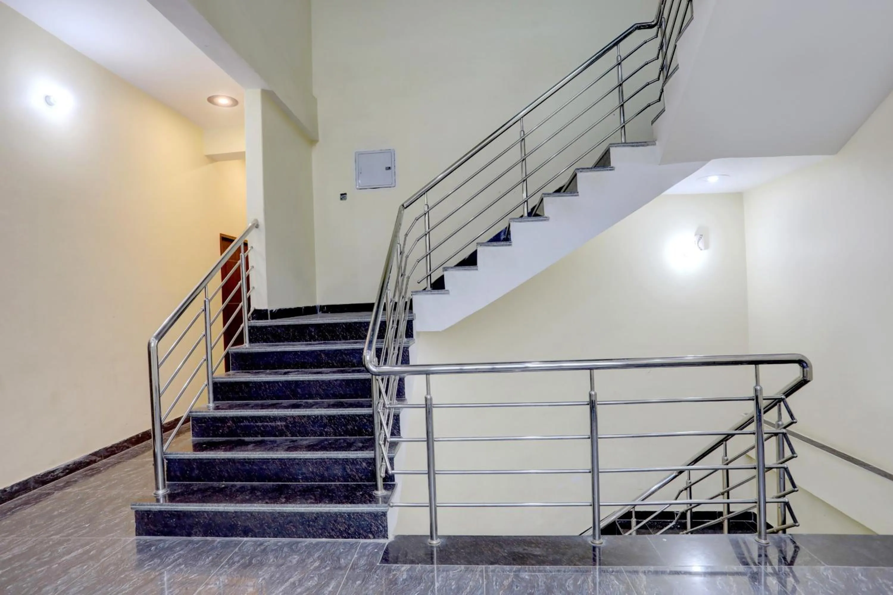 Lobby or reception in Hotel O by OYO Yatharth Inn Paying Guest House