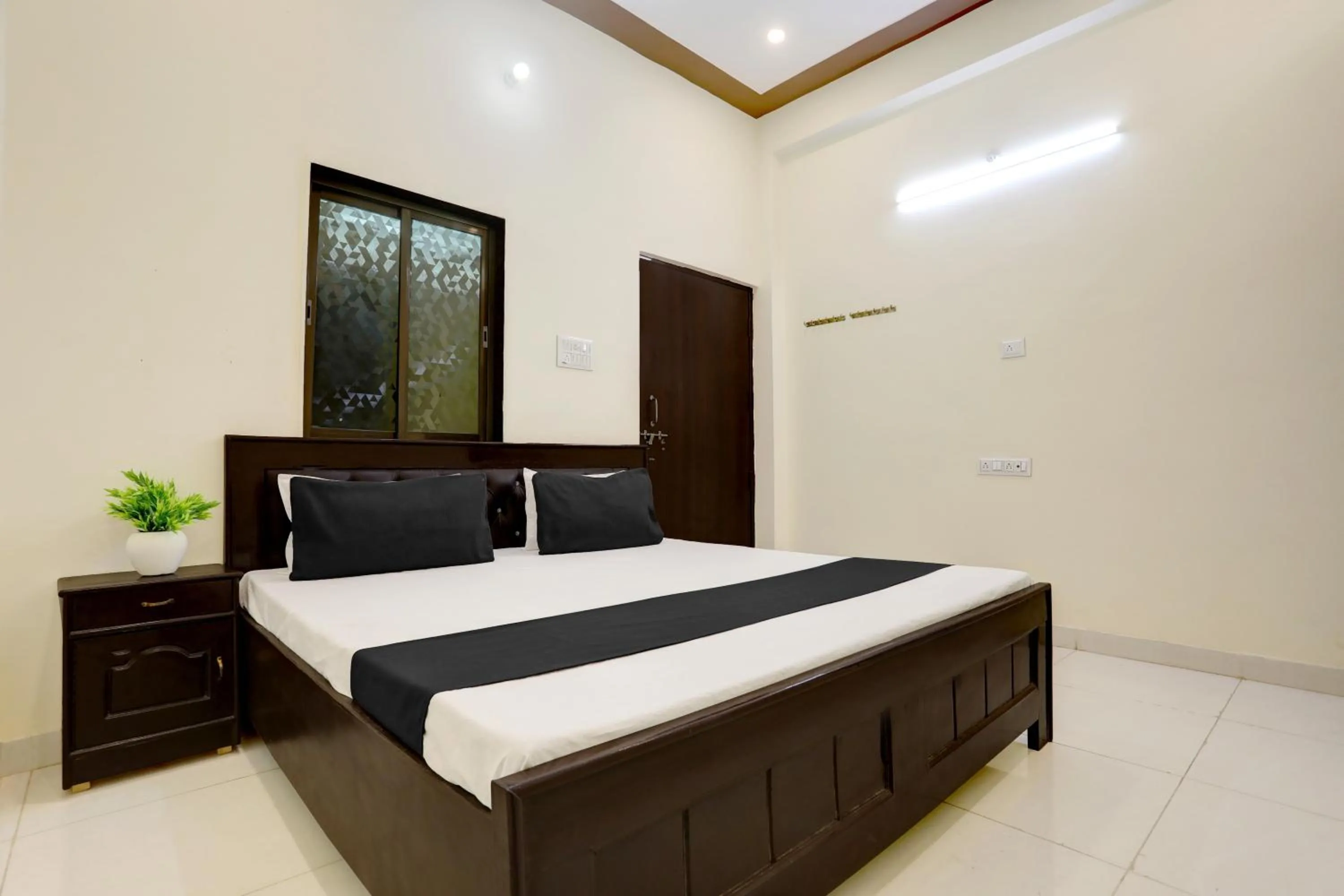 Bedroom, Bed in Hotel O by OYO Yatharth Inn Paying Guest House