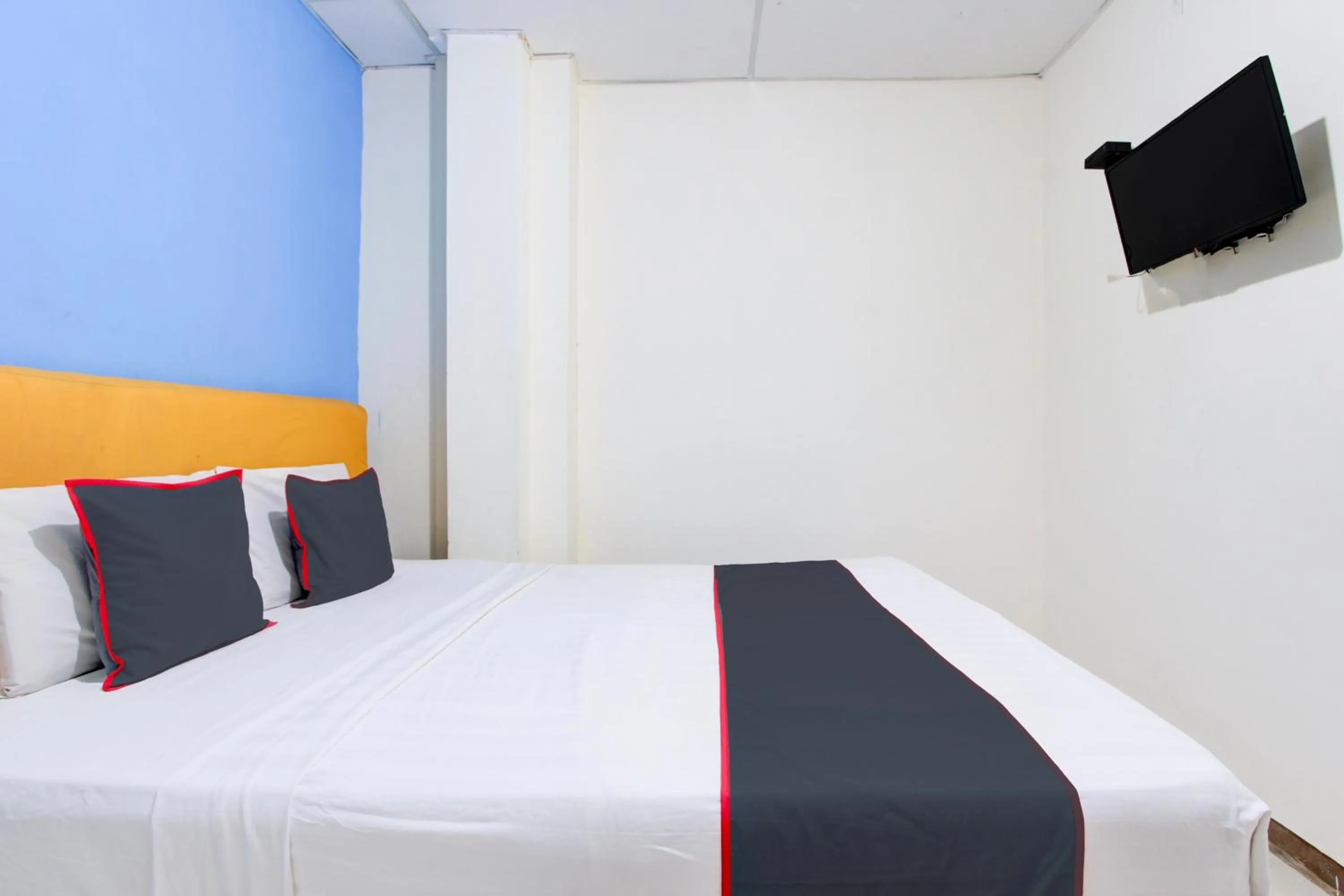 Bedroom in Hotel O Semarang near Kota Lama Semarang formerly Kamarkoe Residence