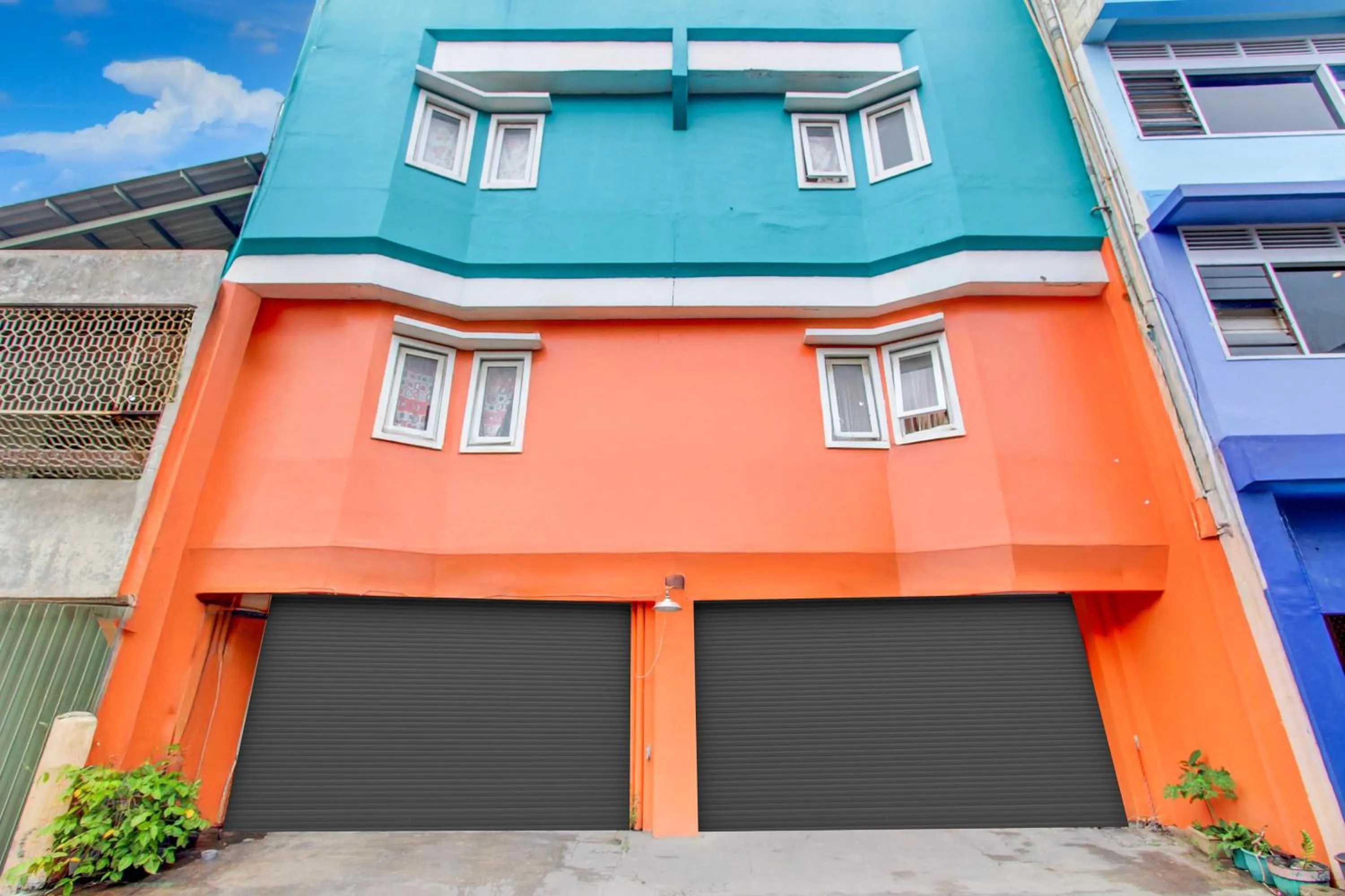 Facade/entrance in Hotel O Semarang near Kota Lama Semarang formerly Kamarkoe Residence