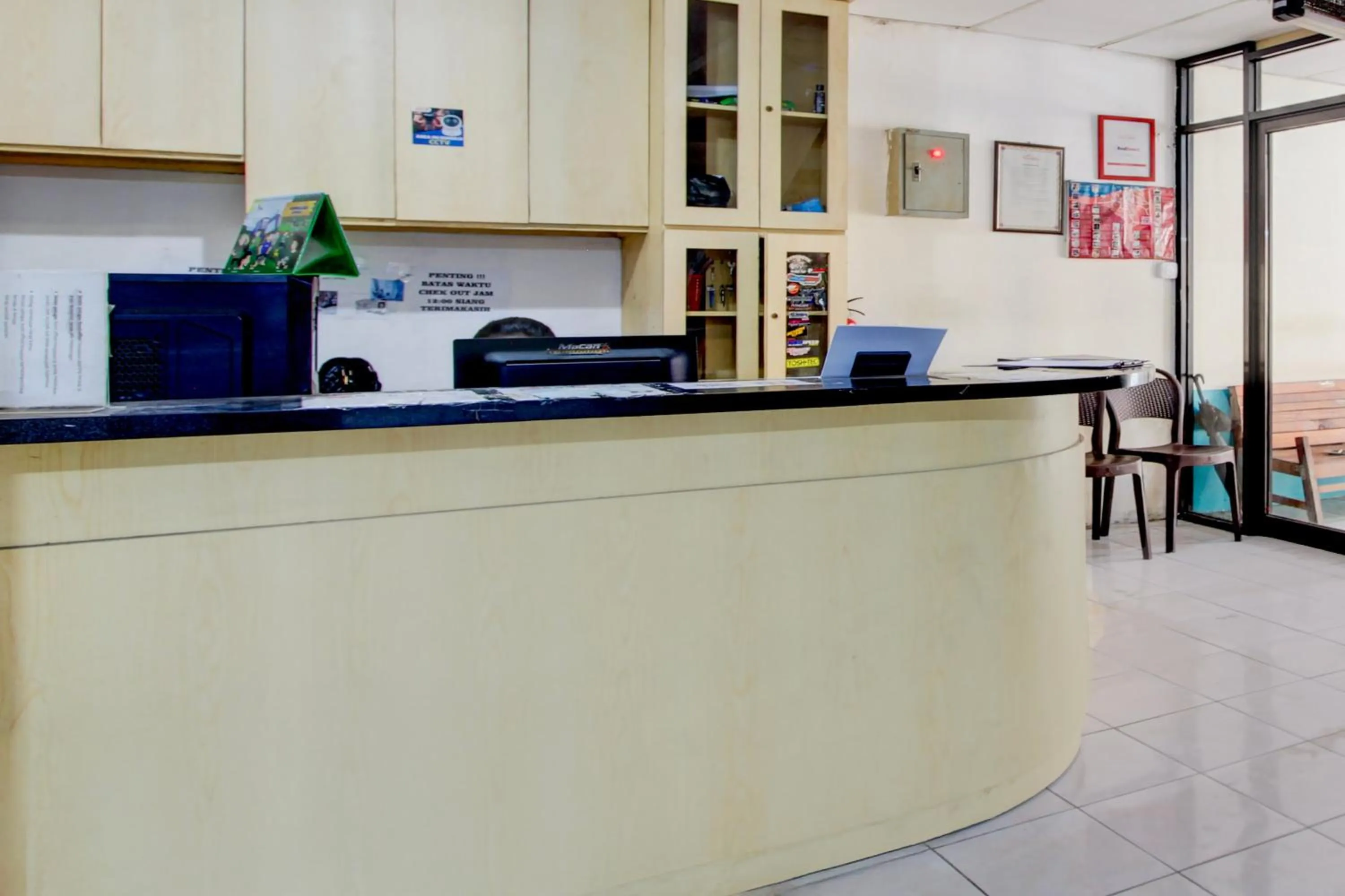 Lobby or reception in Hotel O Semarang near Kota Lama Semarang formerly Kamarkoe Residence