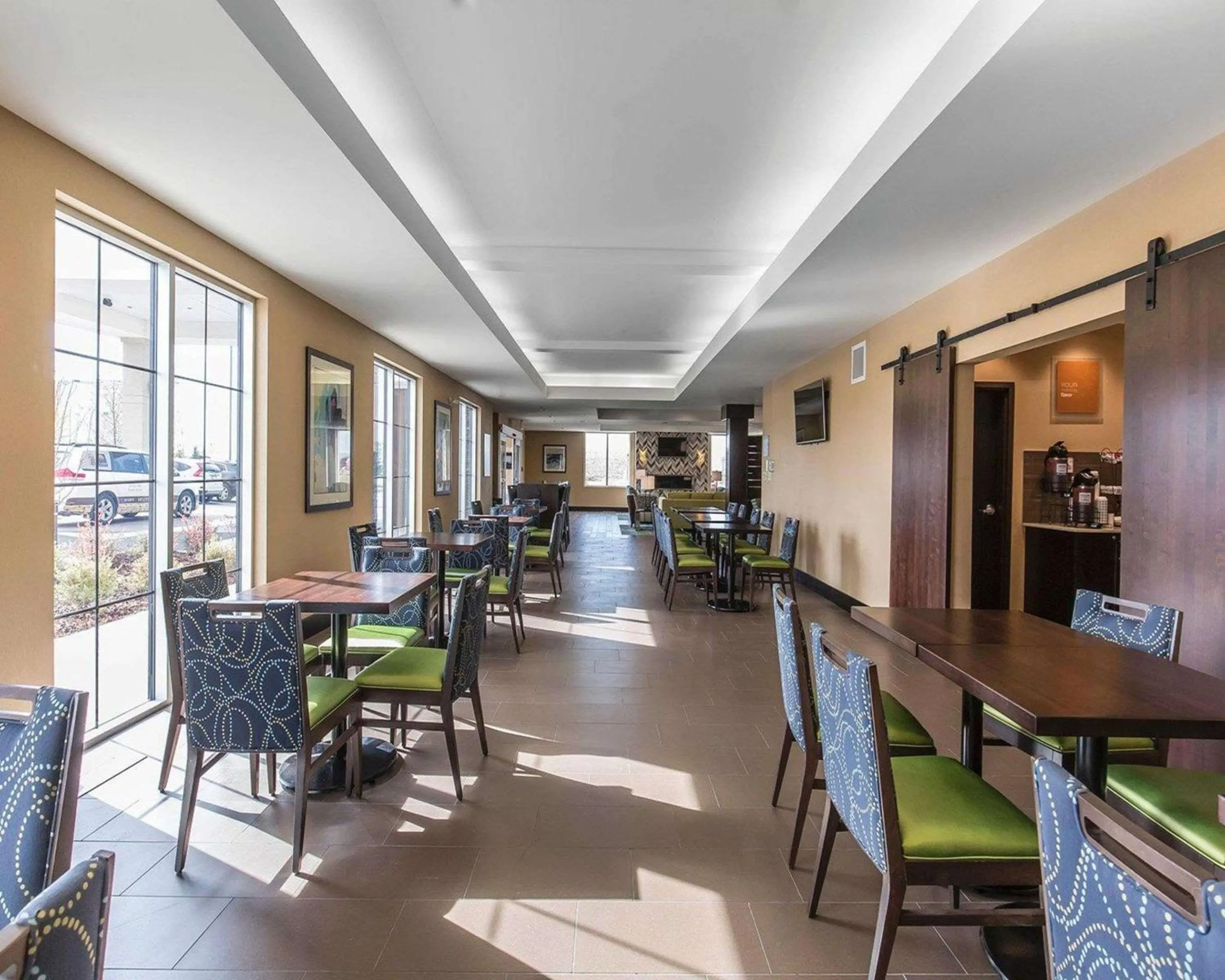 Restaurant/places to eat in Comfort Inn & Suites Airport North