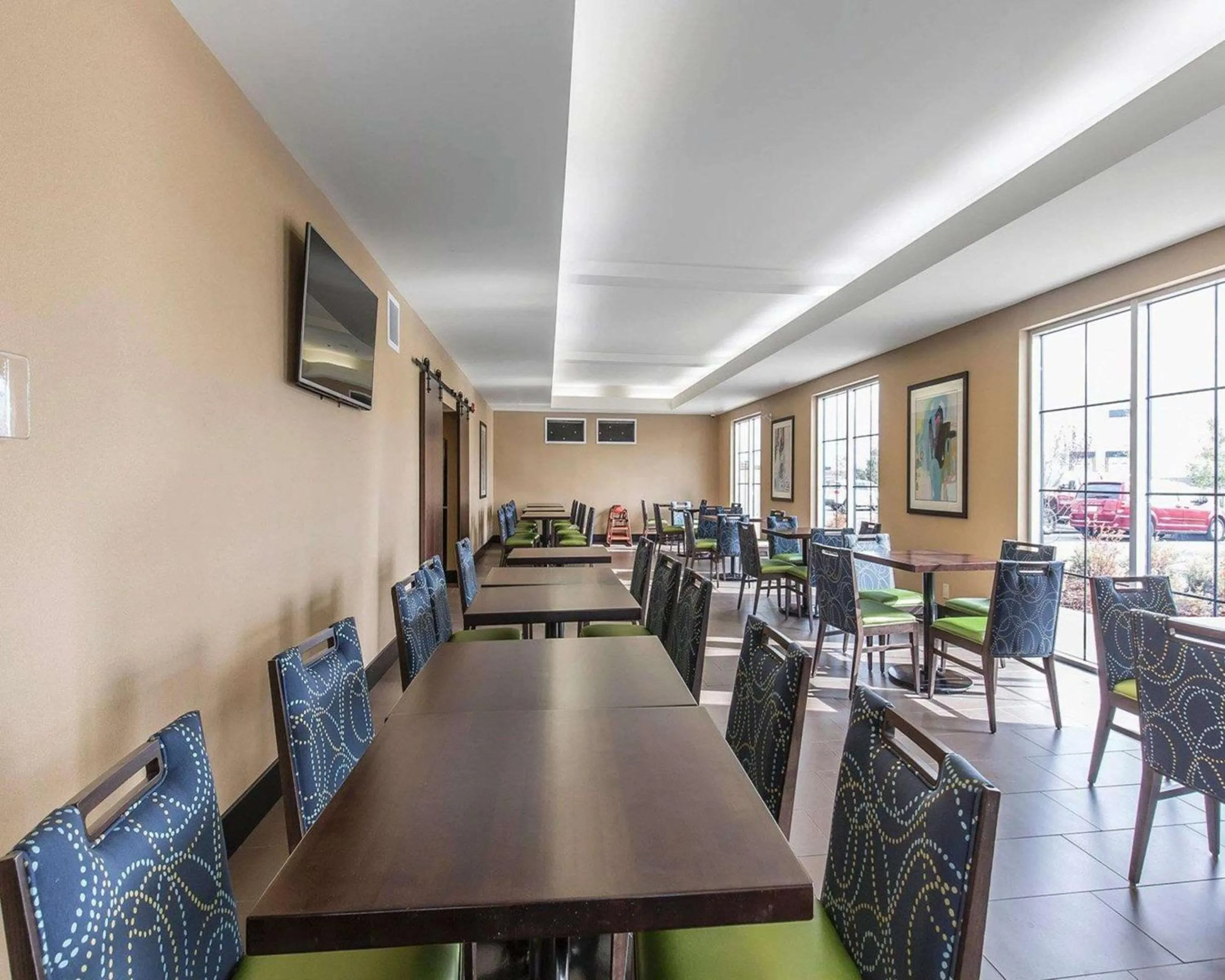Restaurant/places to eat in Comfort Inn & Suites Airport North