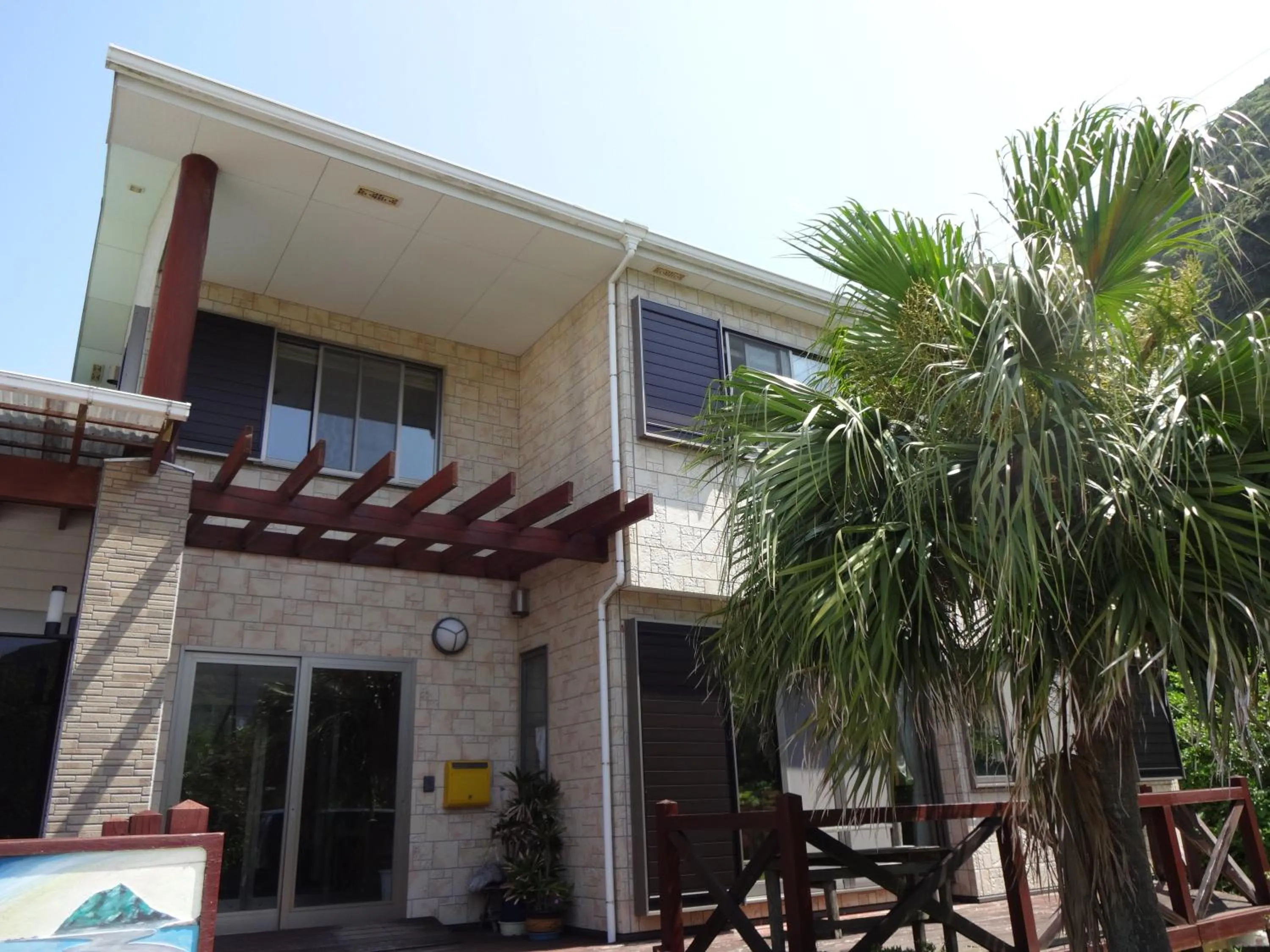 Facade/entrance in Mantenbo