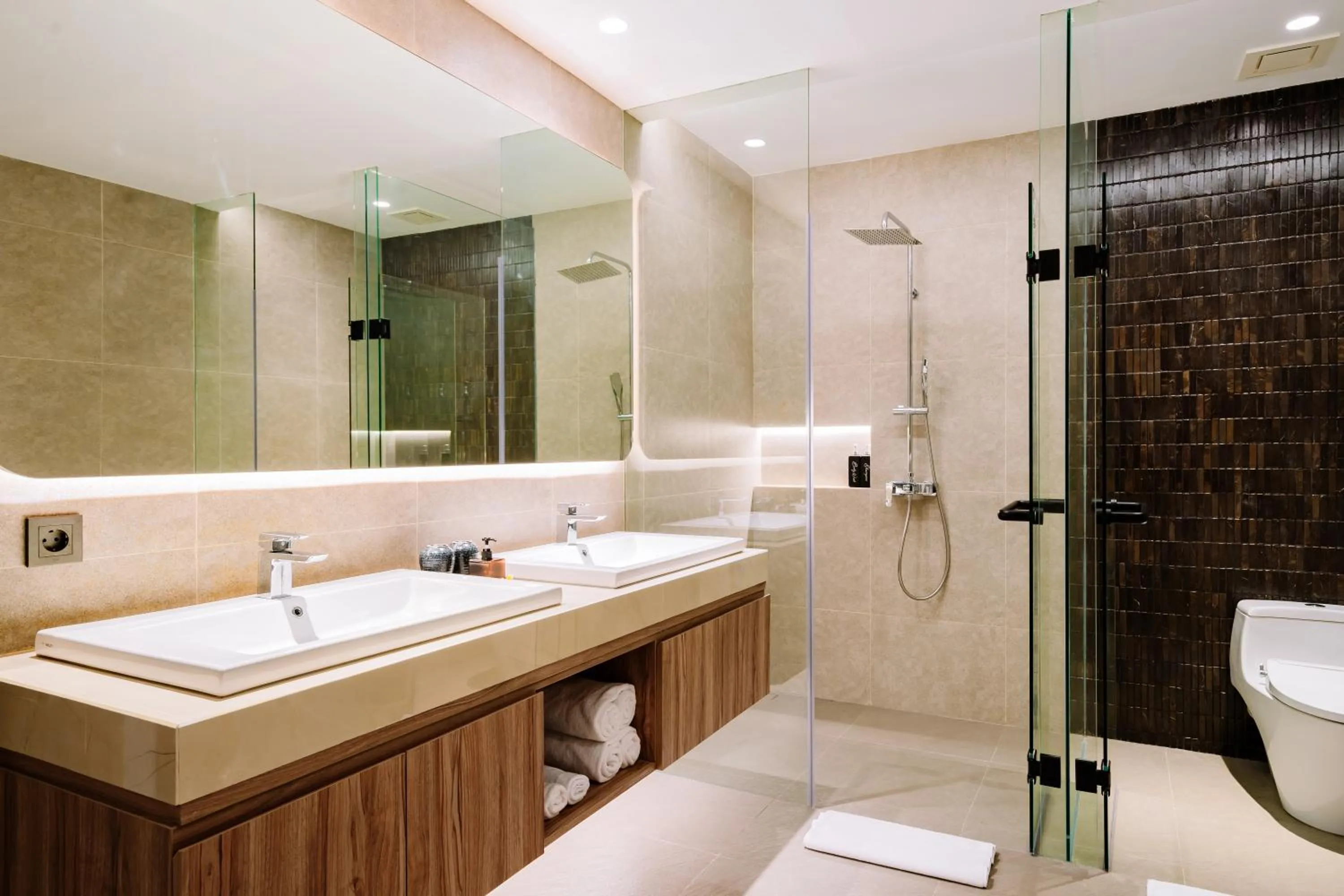 Shower in Big Dragon Villas Ubud