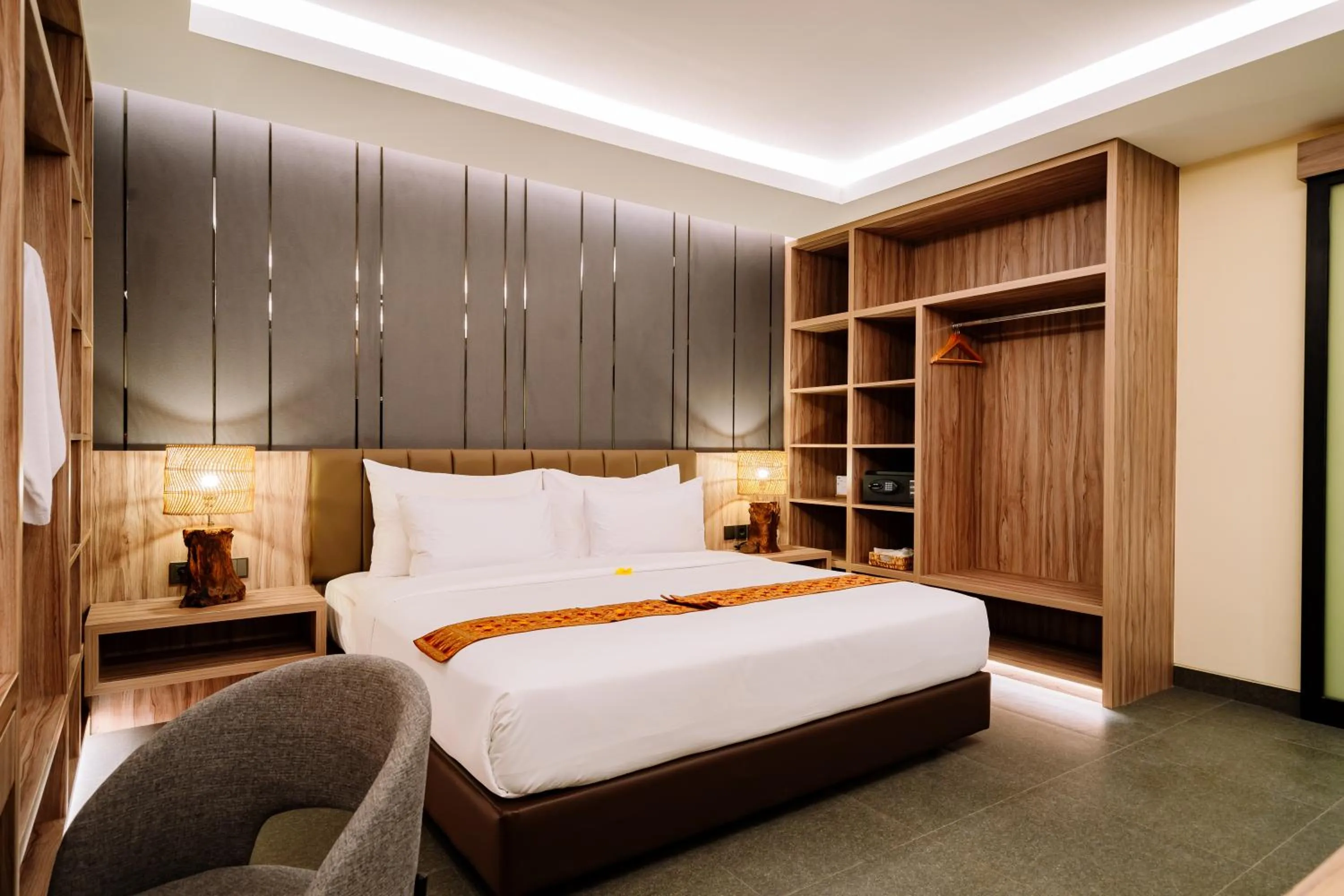 Bed in Big Dragon Villas Ubud