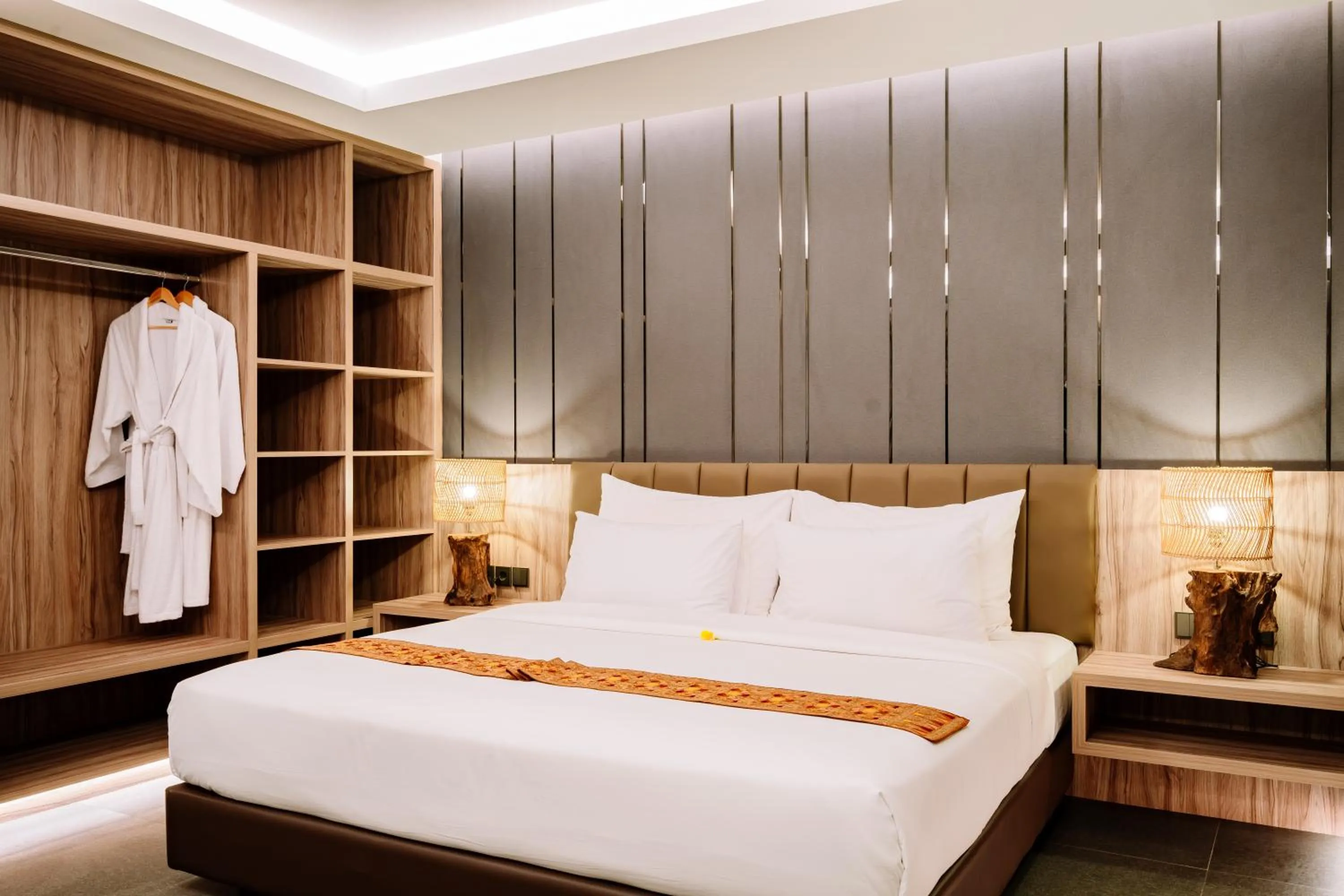 Bed in Big Dragon Villas Ubud