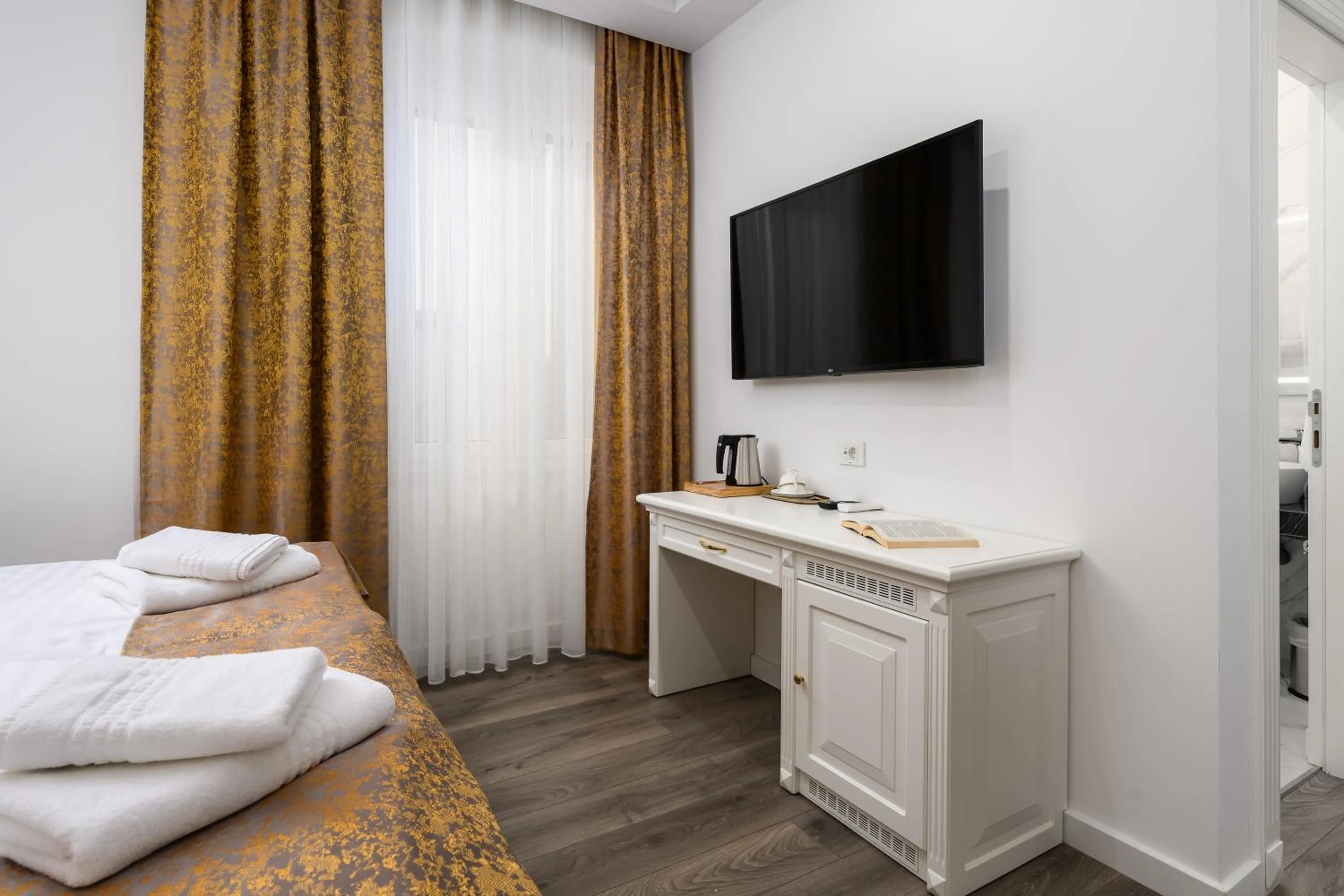 Bed in Boutique Hotel Golden Key - Poreč - Bed & Breakfast