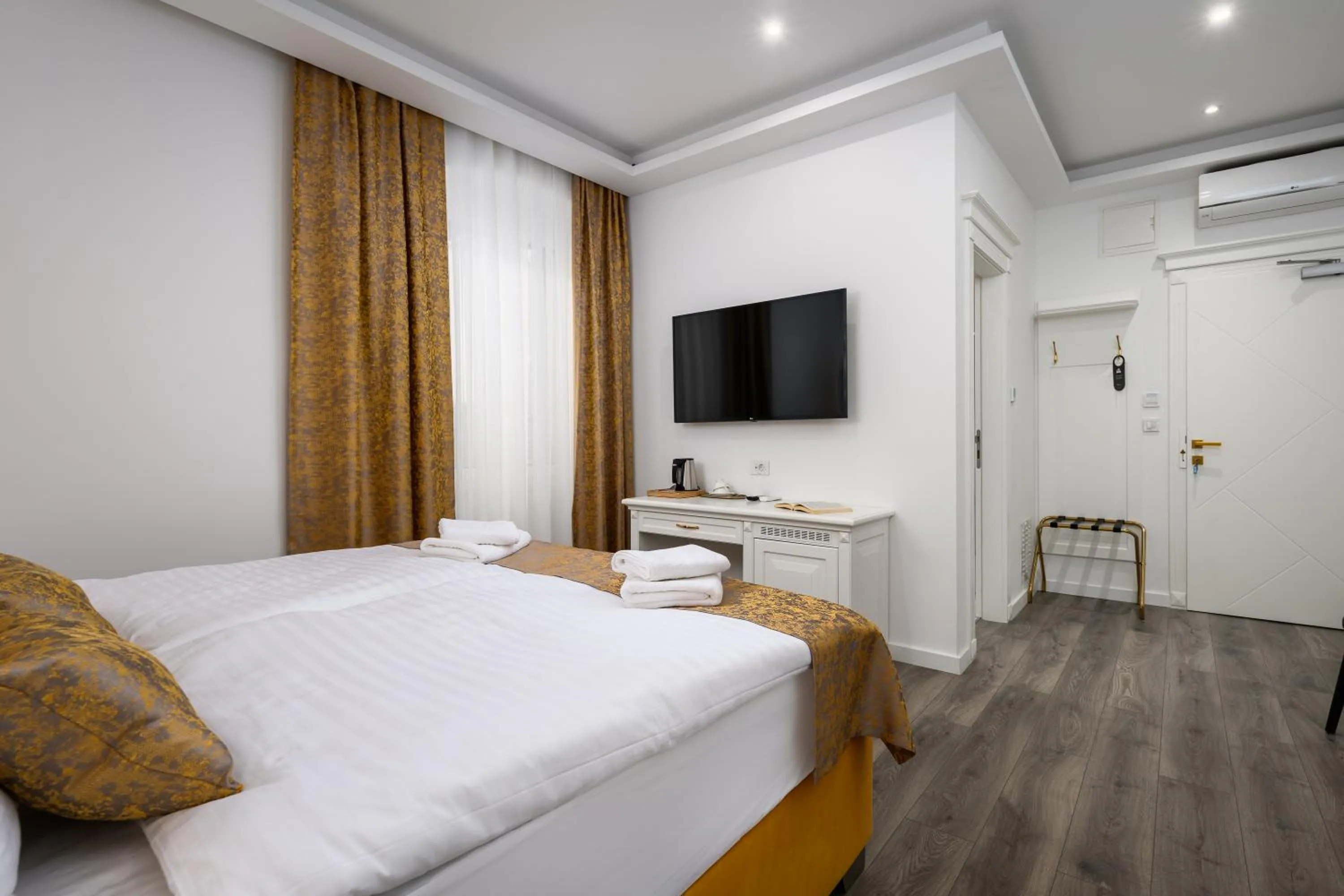 Bed in Boutique Hotel Golden Key - Poreč - Bed & Breakfast