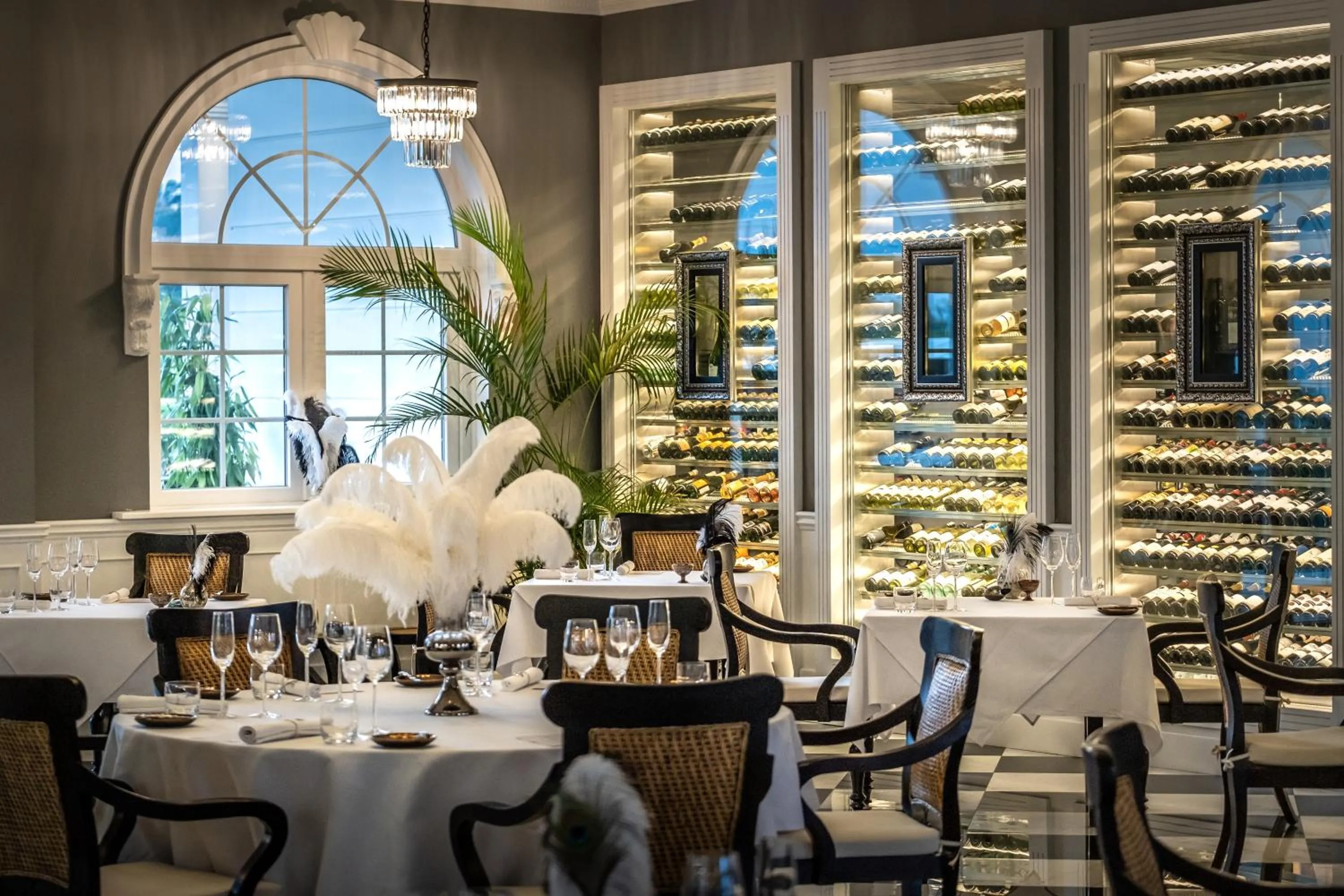 Restaurant/places to eat in CasCades Suites