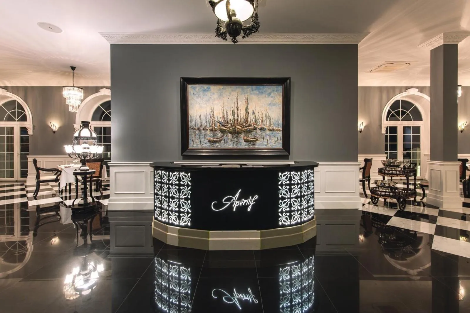 Restaurant/places to eat in CasCades Suites