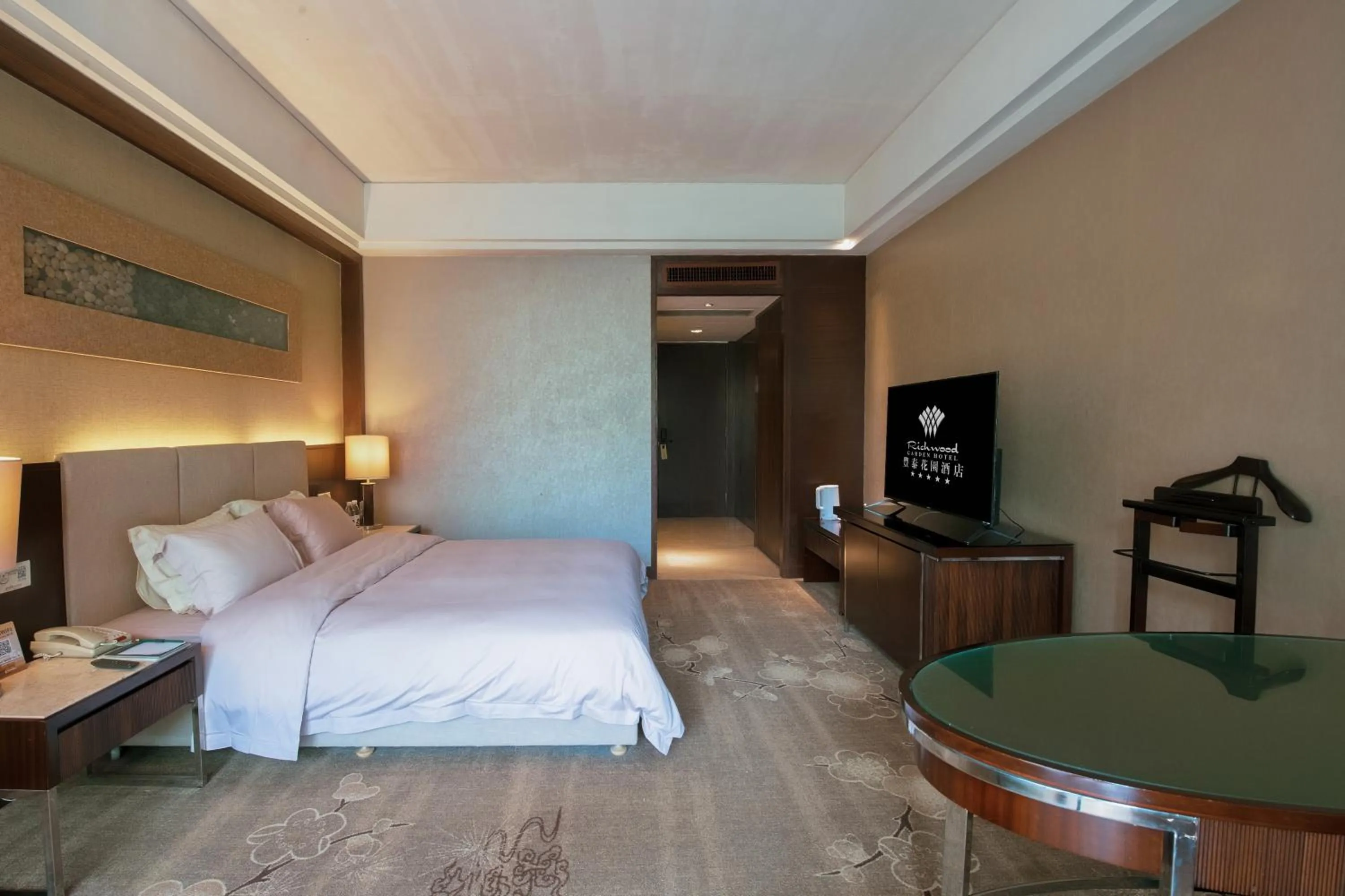 Bed in Dongguan Richwood Garden Hotel