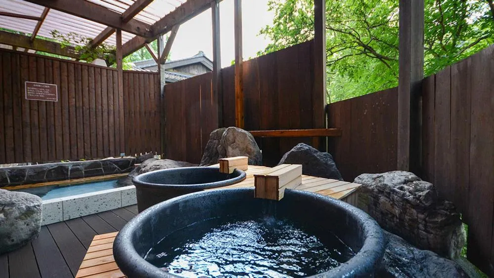 Hot Tub in Hotel Manyotei