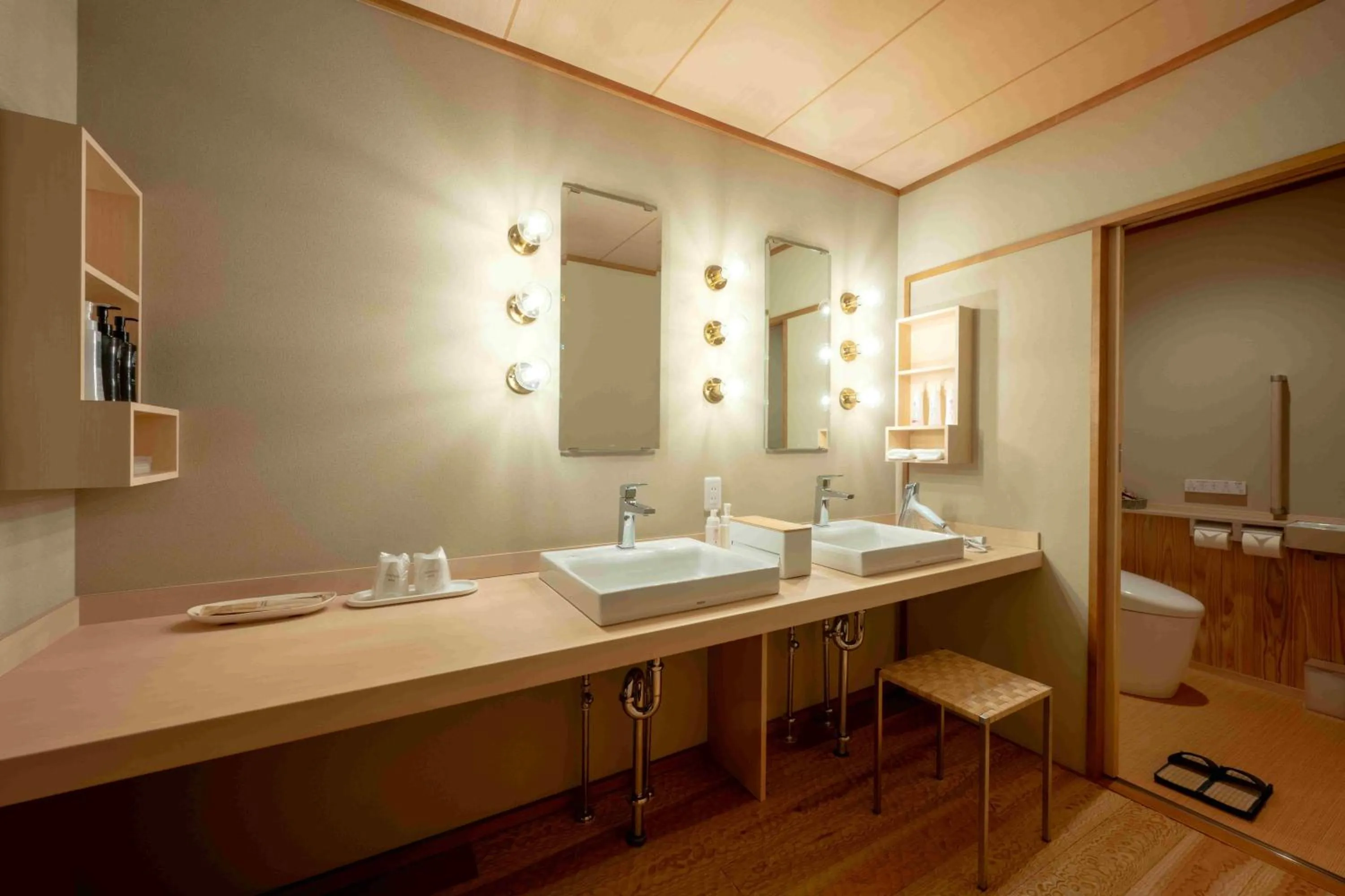 Photo of the whole room in Hohoemino Kuyufu Tsuruya