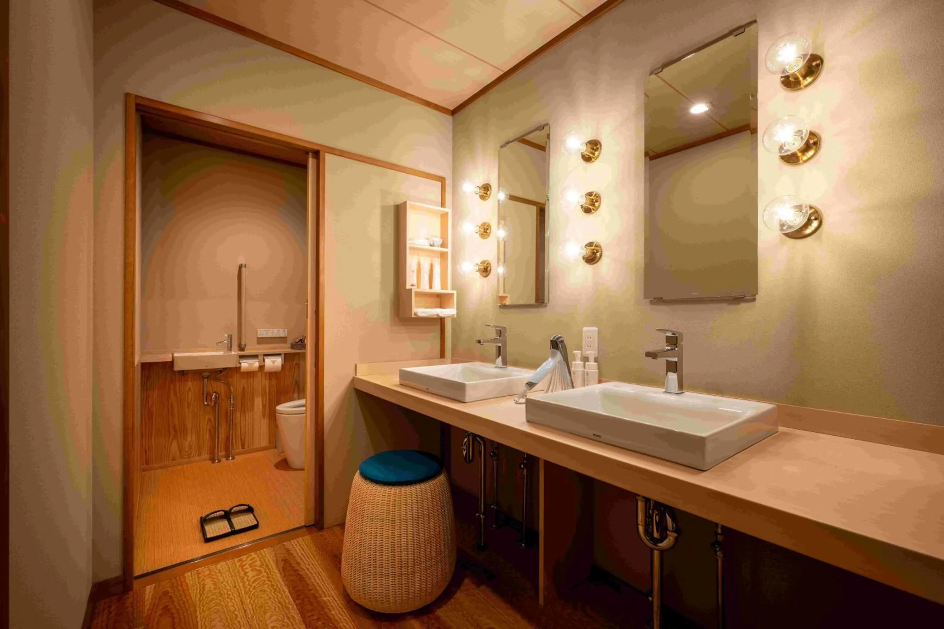 Photo of the whole room in Hohoemino Kuyufu Tsuruya