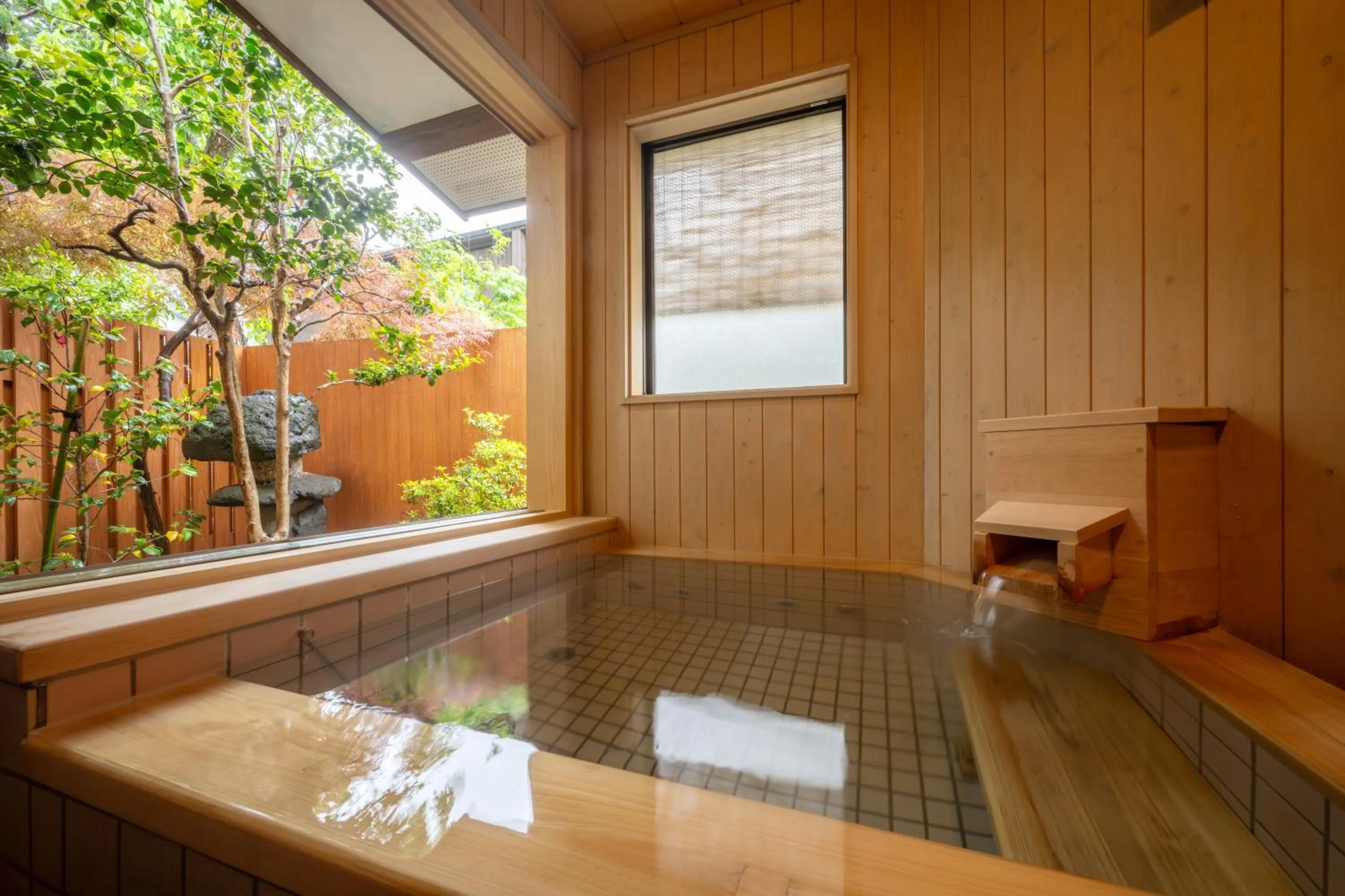 Bathroom in Hohoemino Kuyufu Tsuruya
