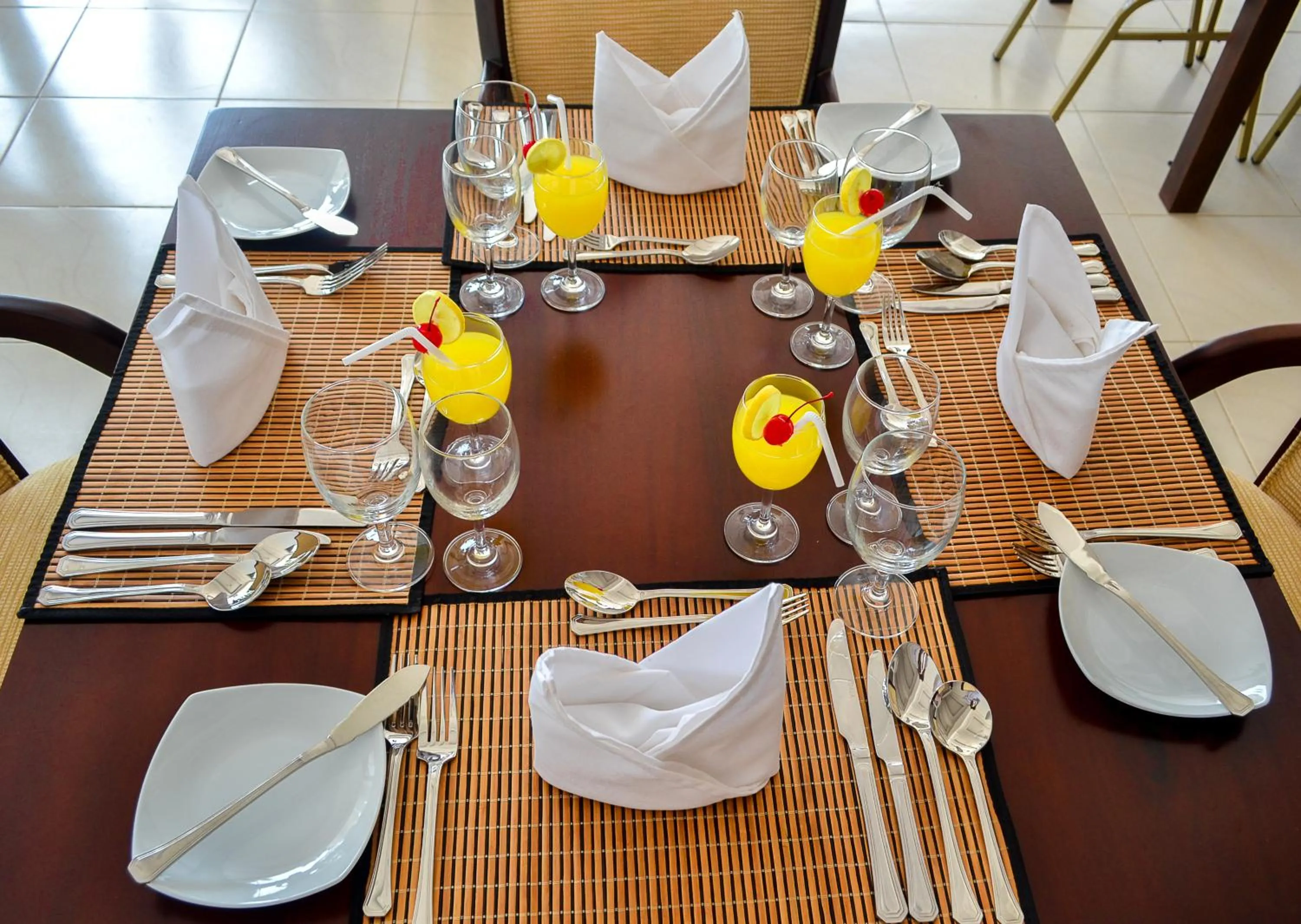 Restaurant/places to eat in The Valampuri