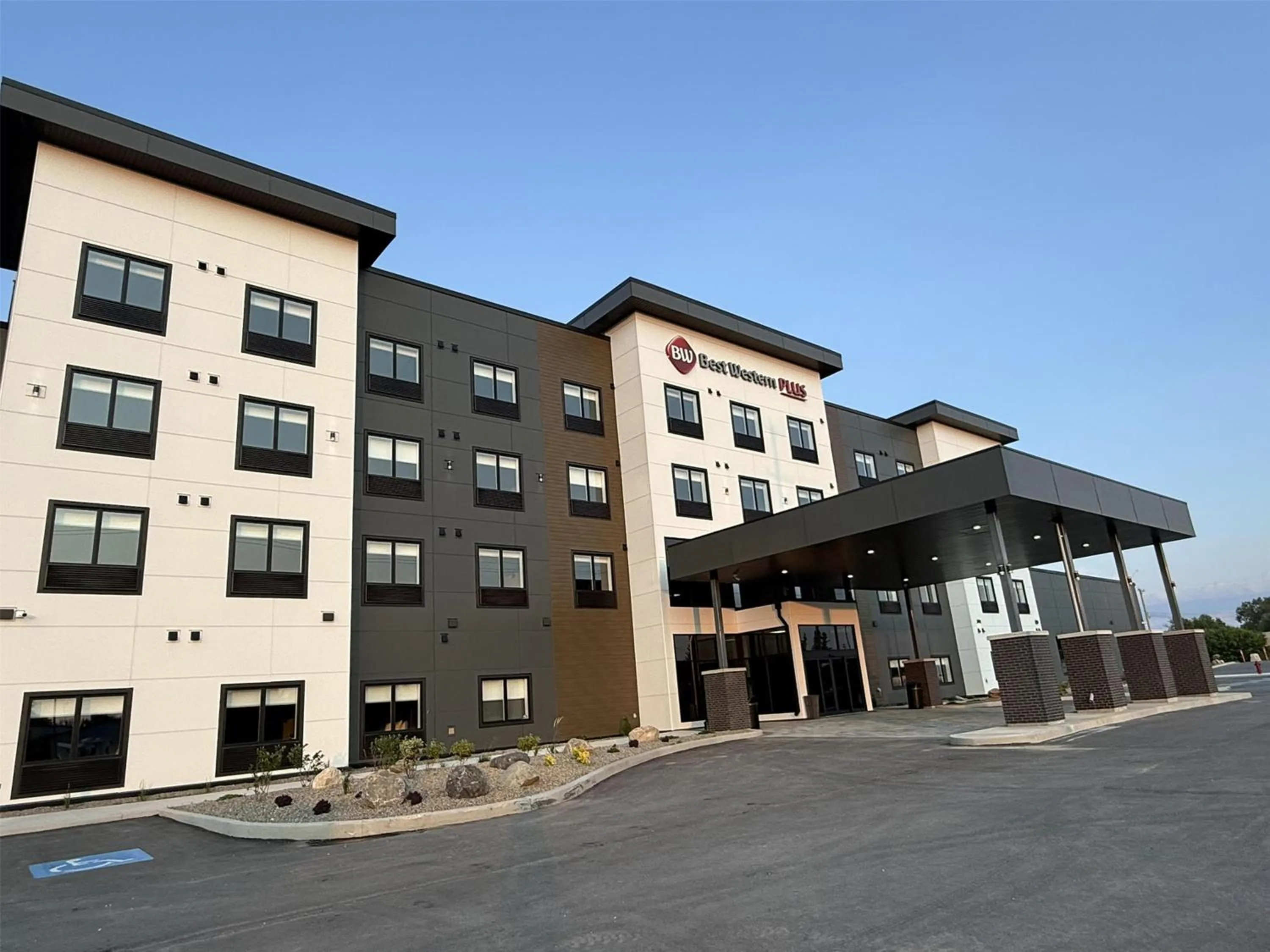 Property building in Best Western Plus Neepawa Hotel