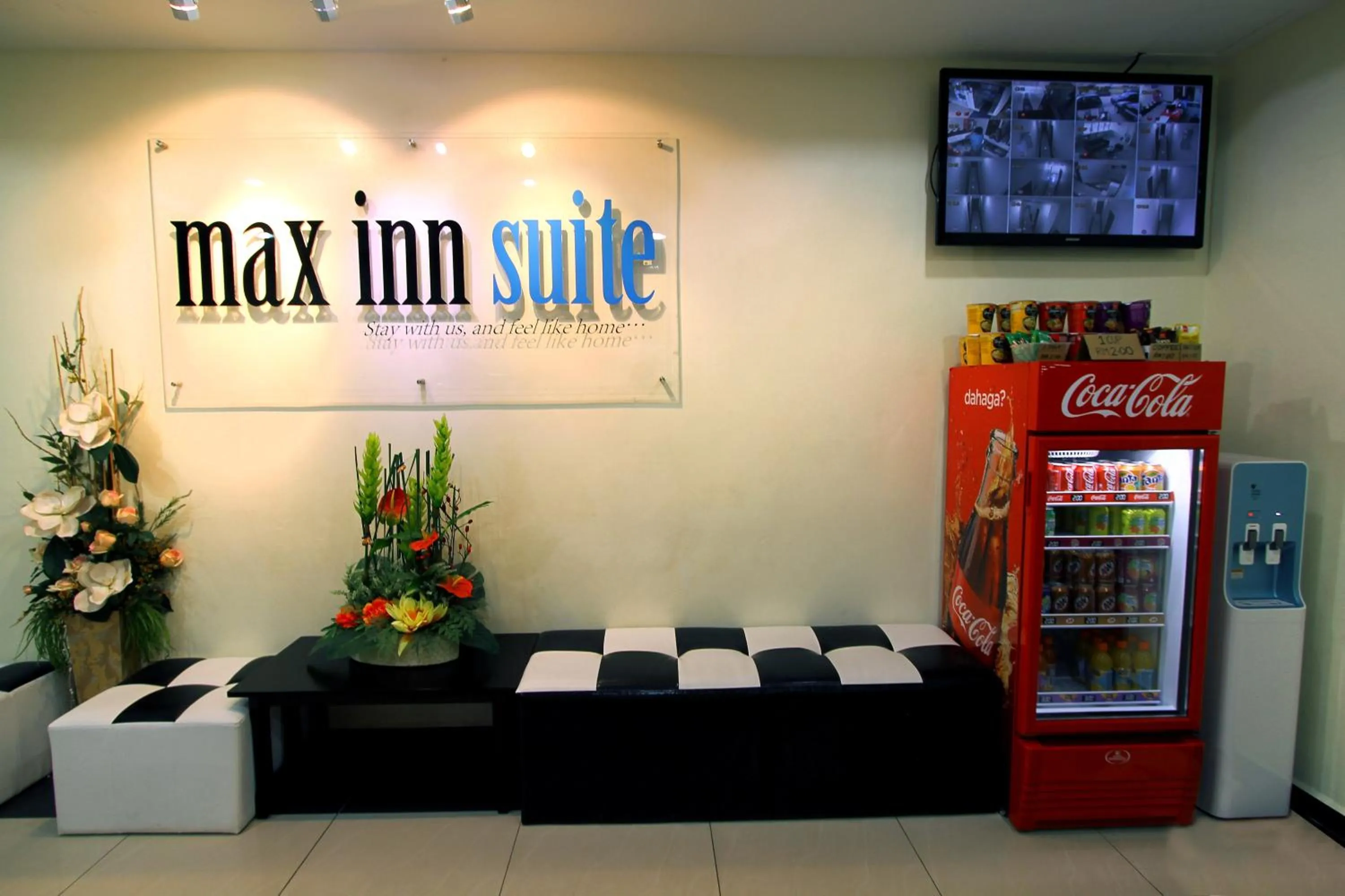 Lobby or reception in Max Inn Hotel