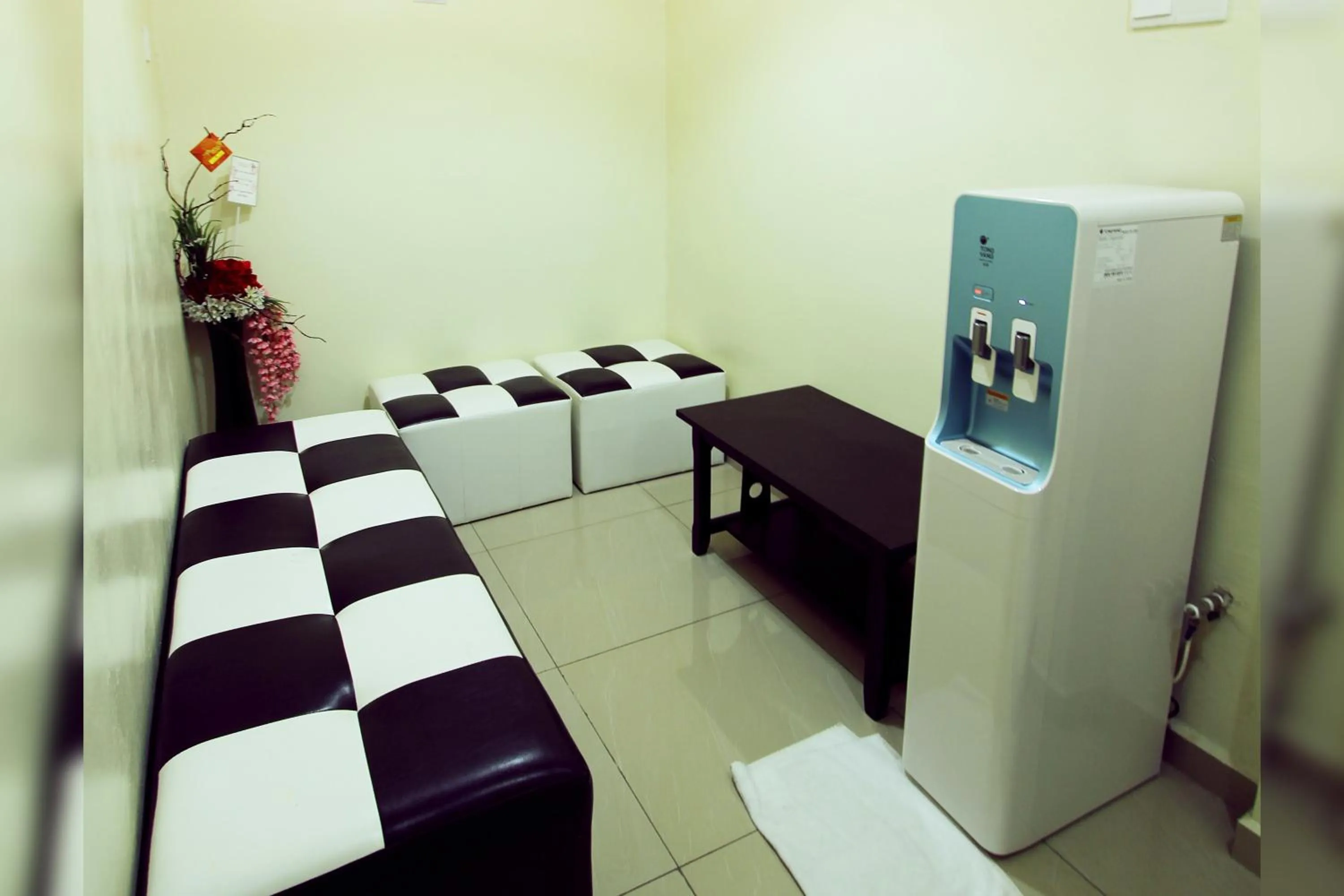 Seating area in Max Inn Hotel