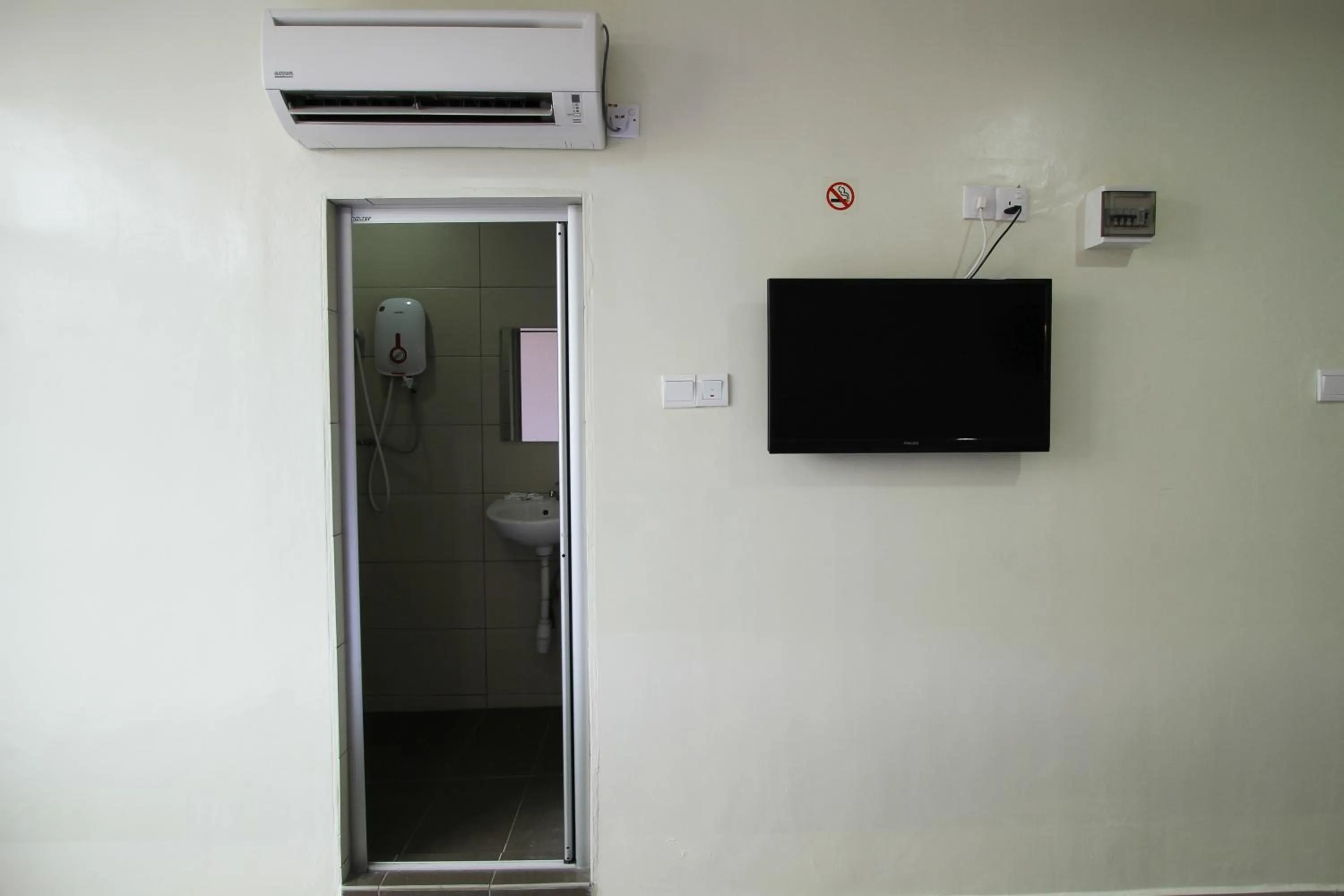 Bathroom in Max Inn Hotel