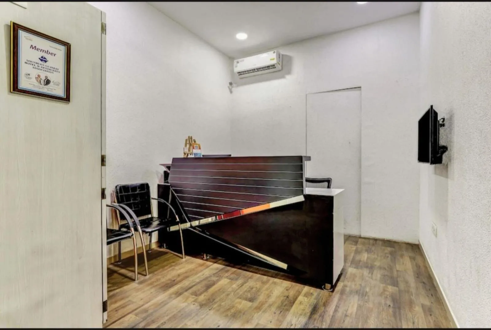 UTSAV GALAXY BANQUET And ROOMS