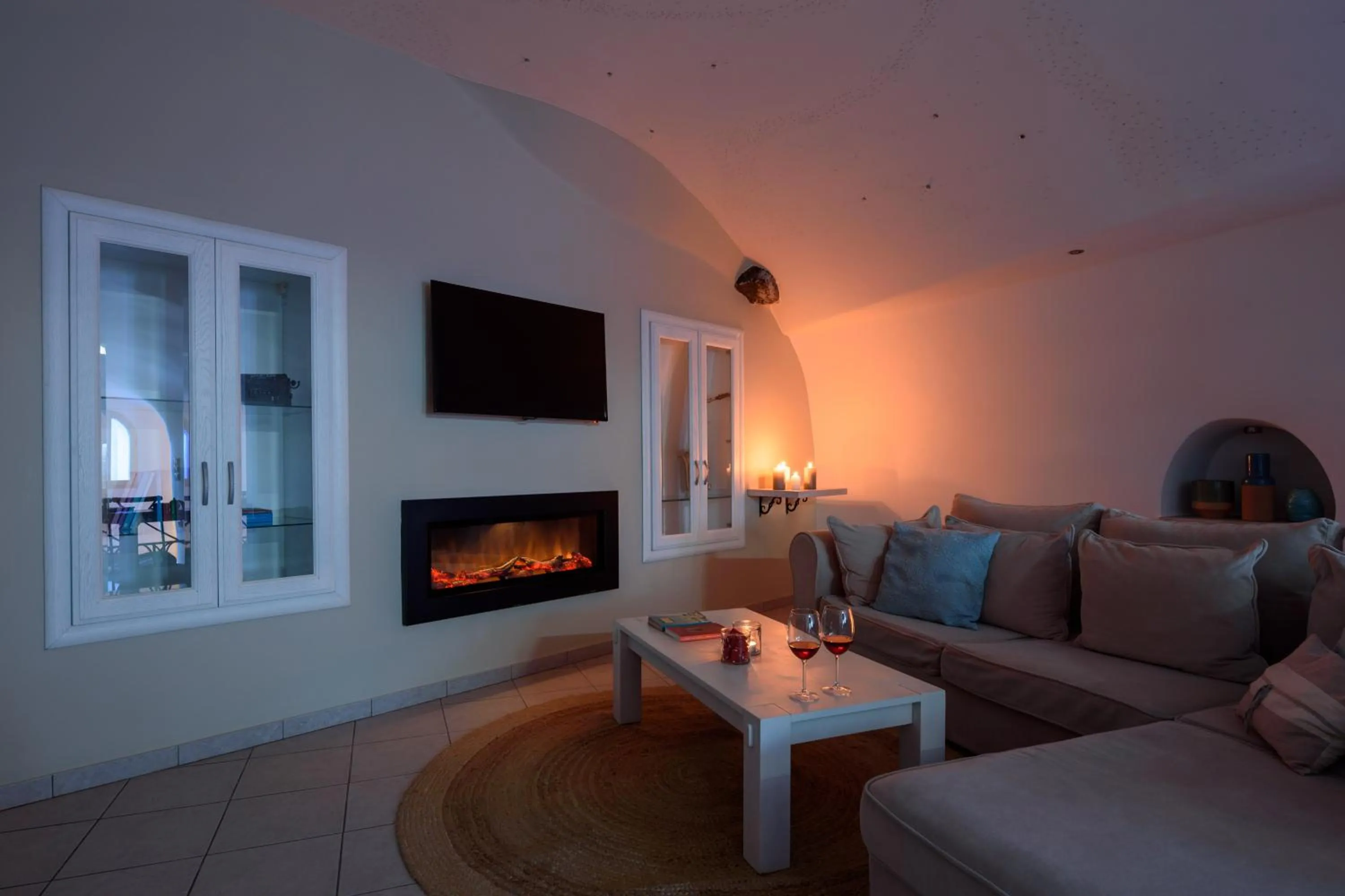 TV and multimedia in Suite Home Santorini