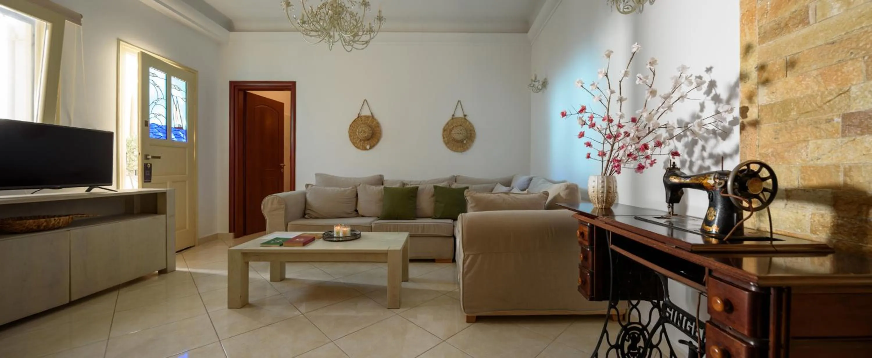 TV and multimedia in Suite Home Santorini