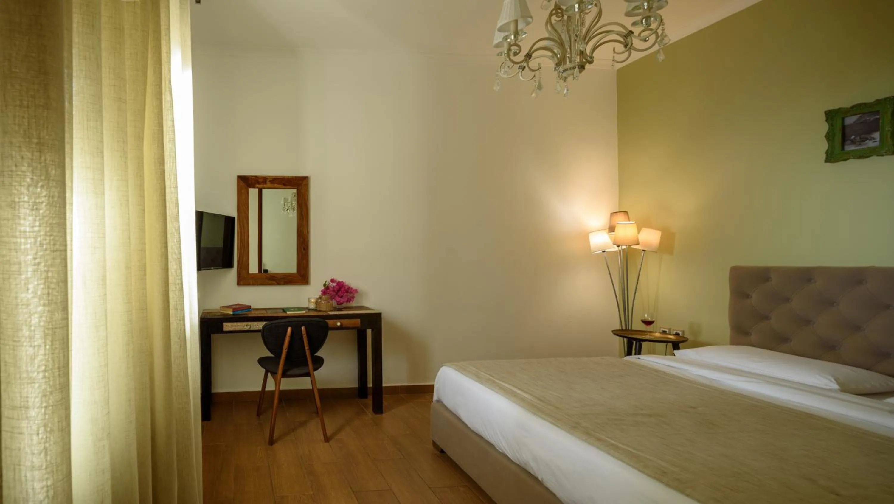 Bed in Suite Home Santorini