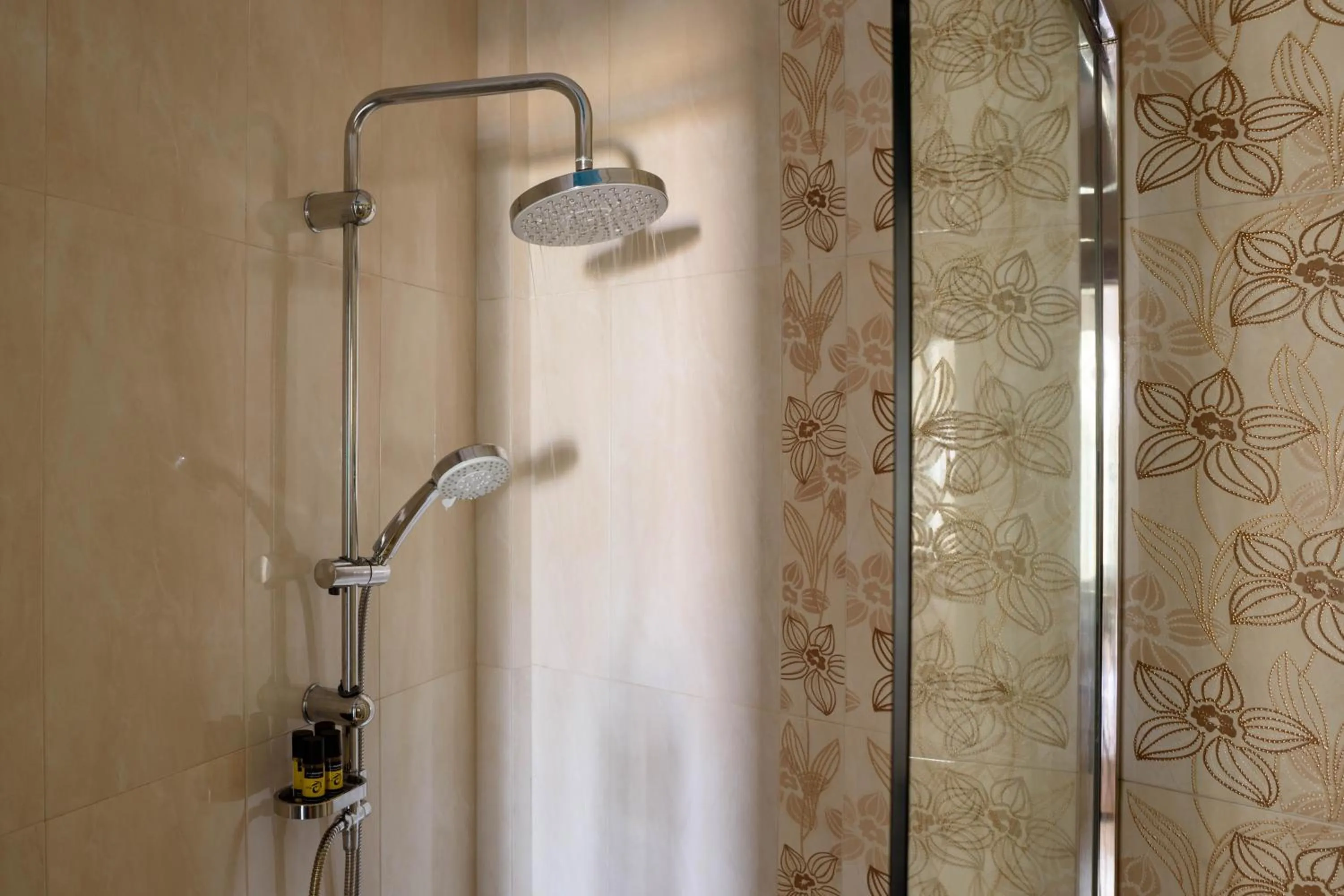 Shower in Suite Home Santorini