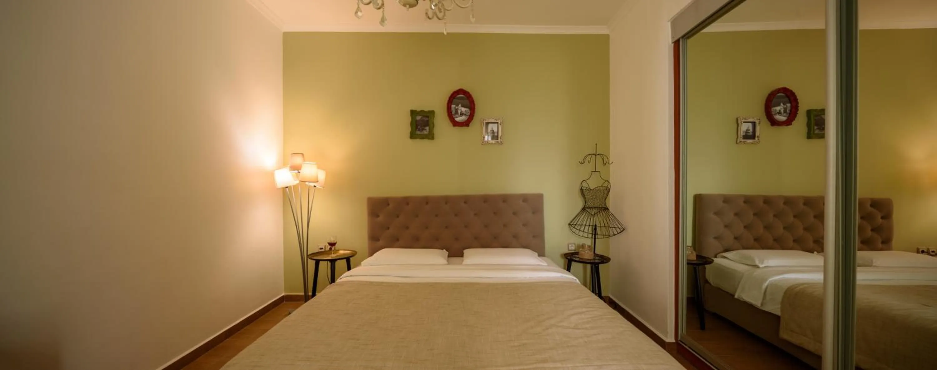 Bed in Suite Home Santorini