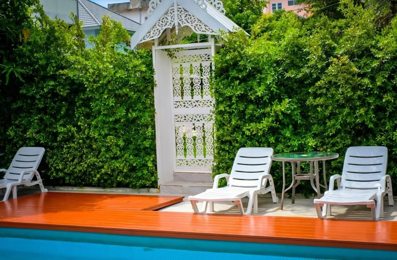 Swimming pool in Baan Luang Harn