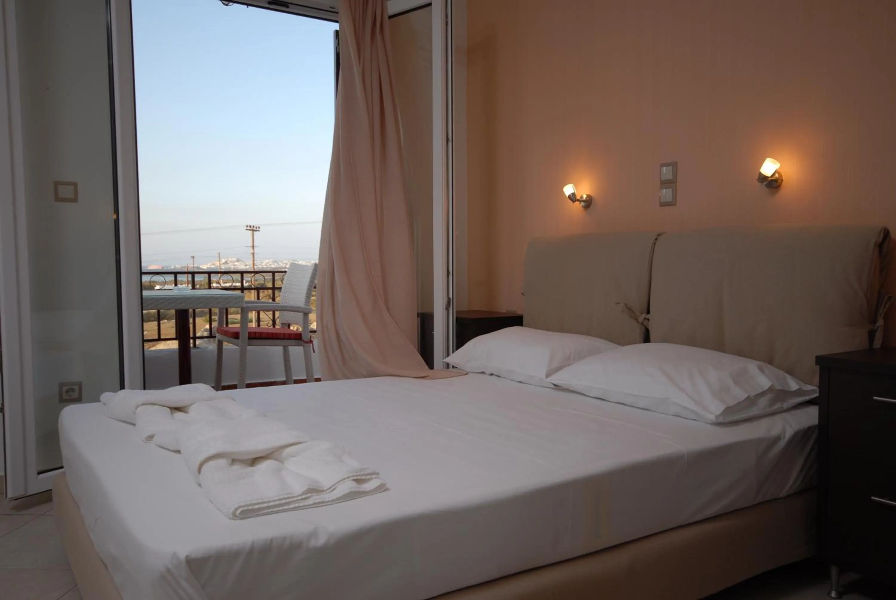 Day, Bed in Naxos Mare