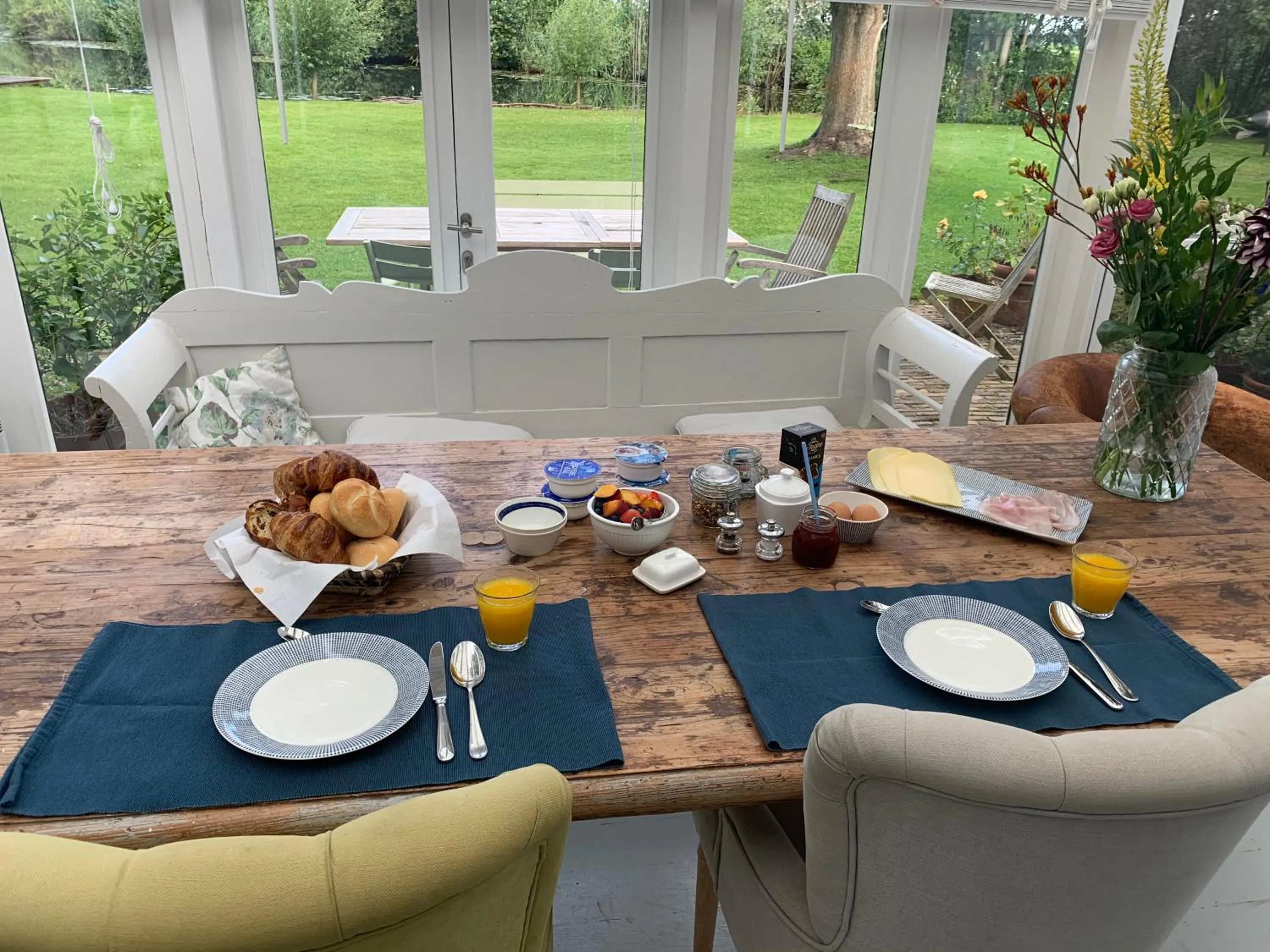 Continental breakfast in De Vink Bed & Breakfast
