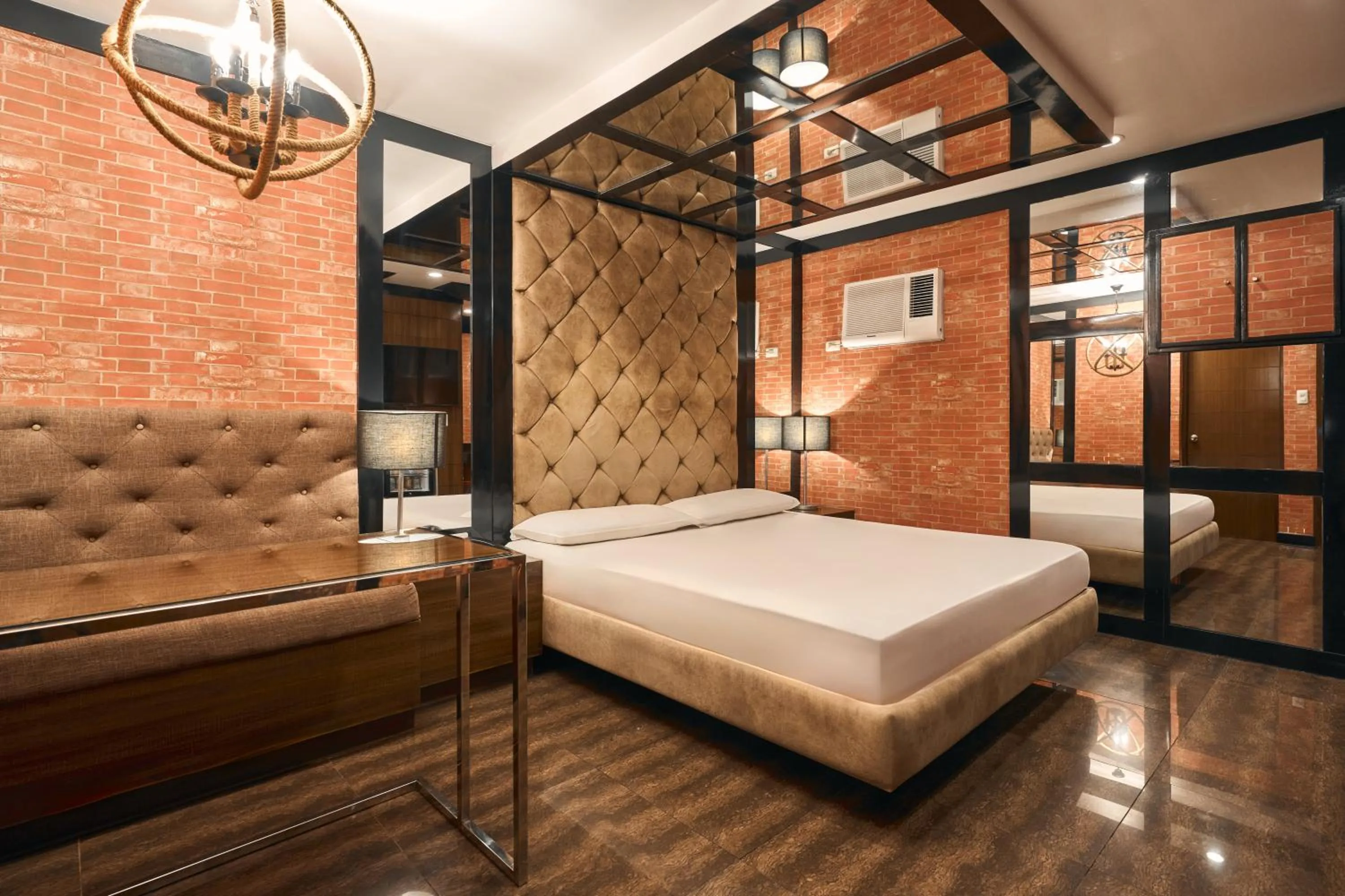 Bed in Victoria Court Las Pinas