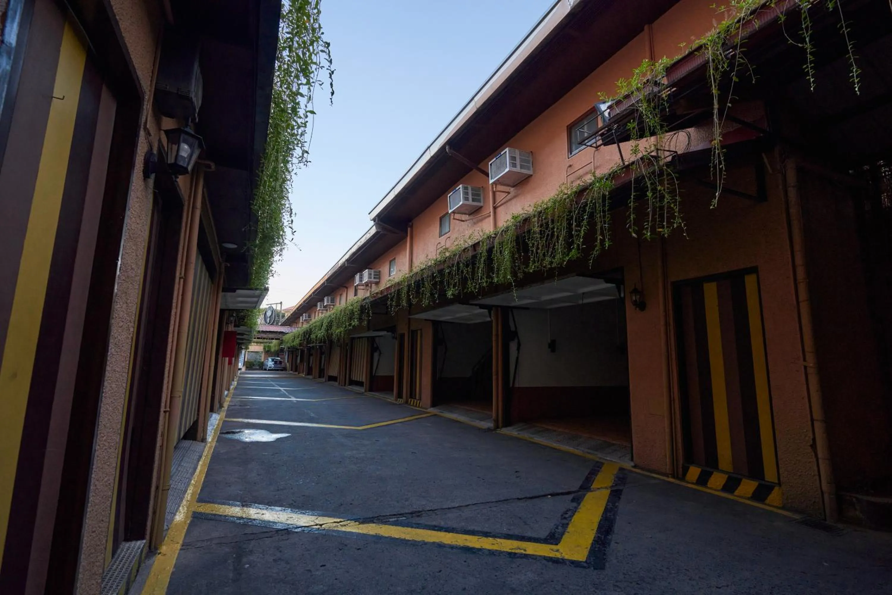 Property building in Victoria Court Las Pinas