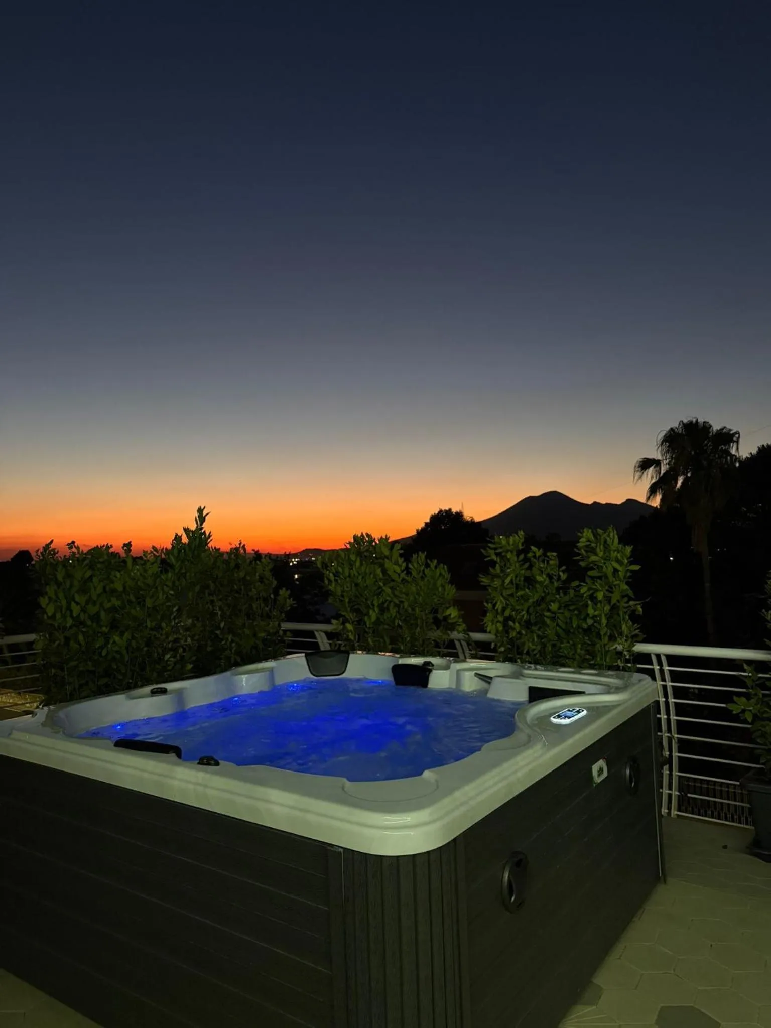 Hot Tub in Amabile Luxury Rooms