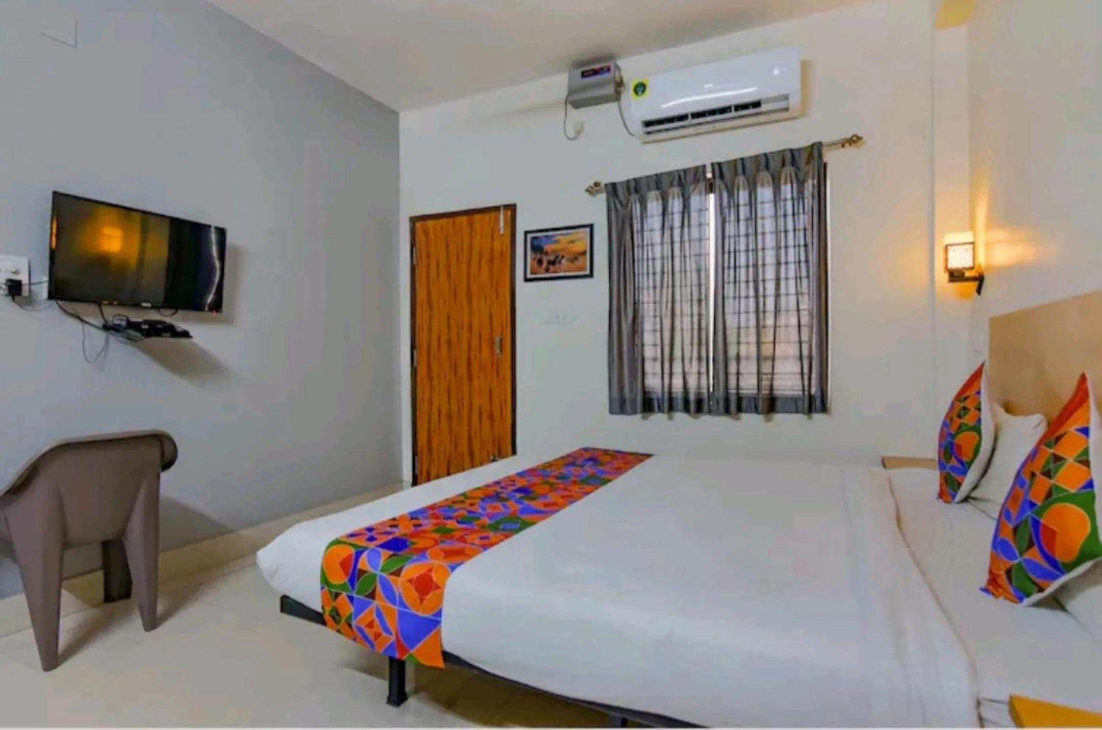 Bed in Hotel Crystal Stay