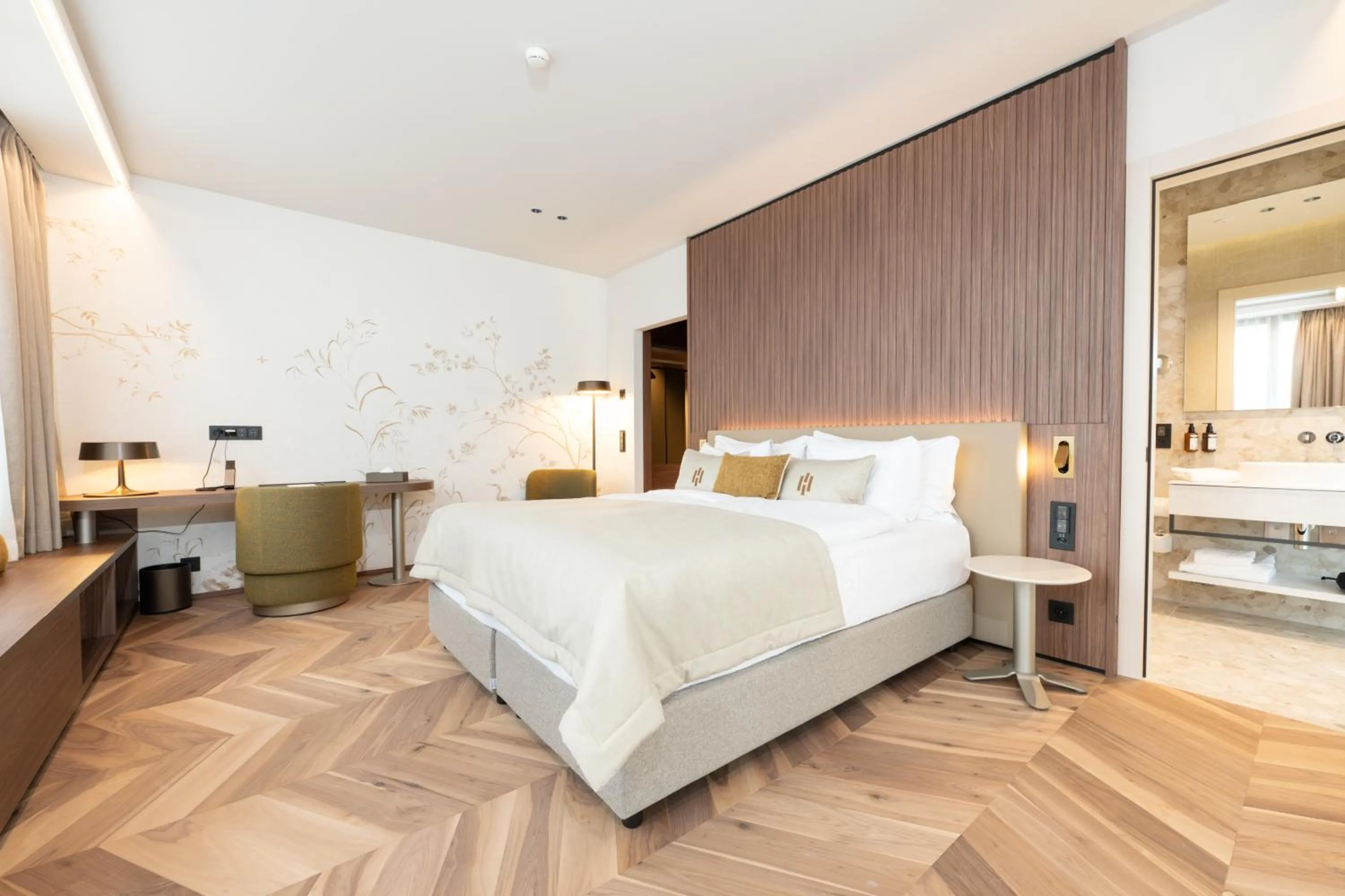 Deluxe Double Room with Balcony in Hôtel des Innovations - Hôtel & Appartements - Votre séjour entre Fribourg, ville médiévale et La Gruyère et ses Bains