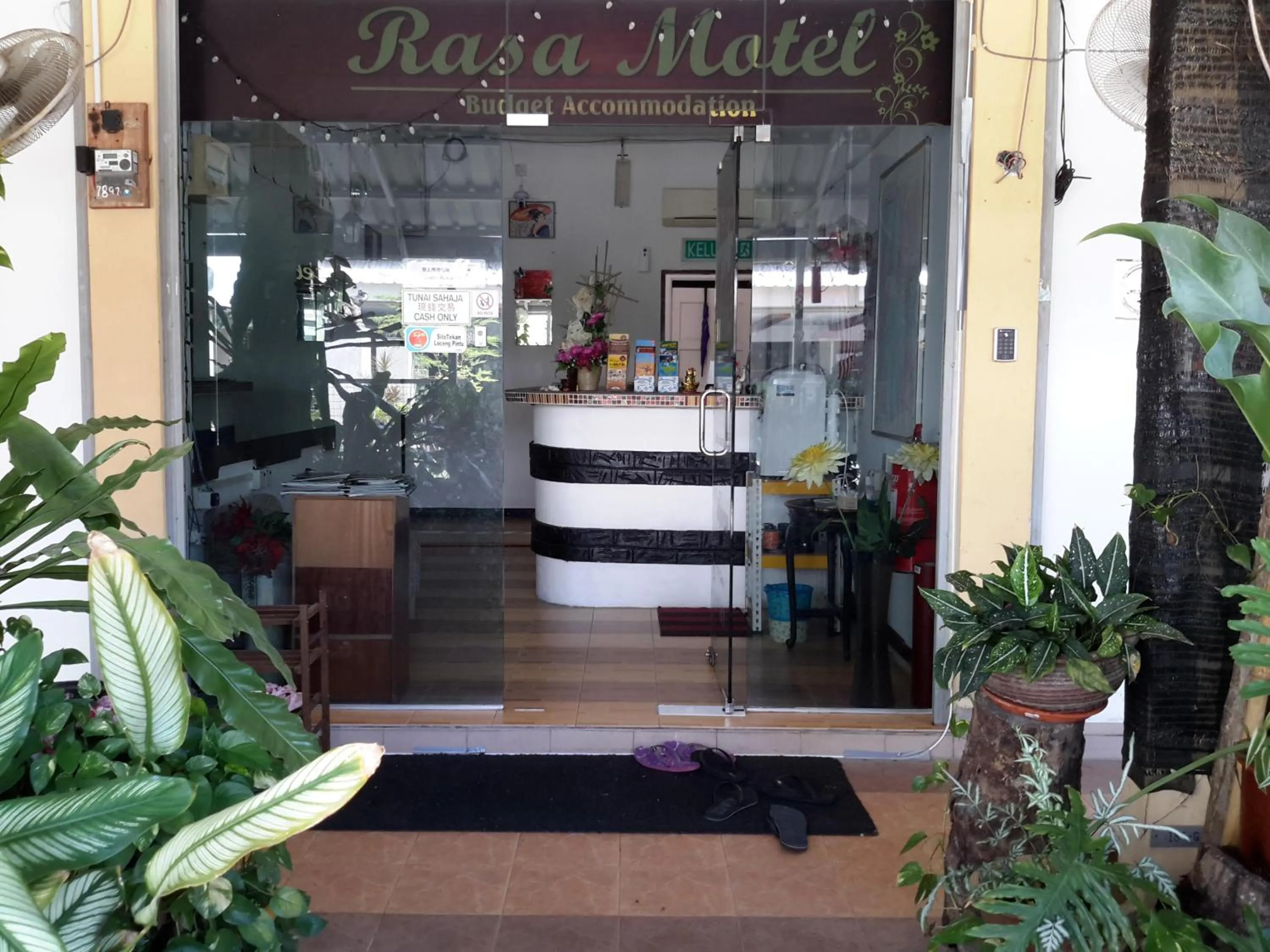 Facade/entrance in Rasa Motel