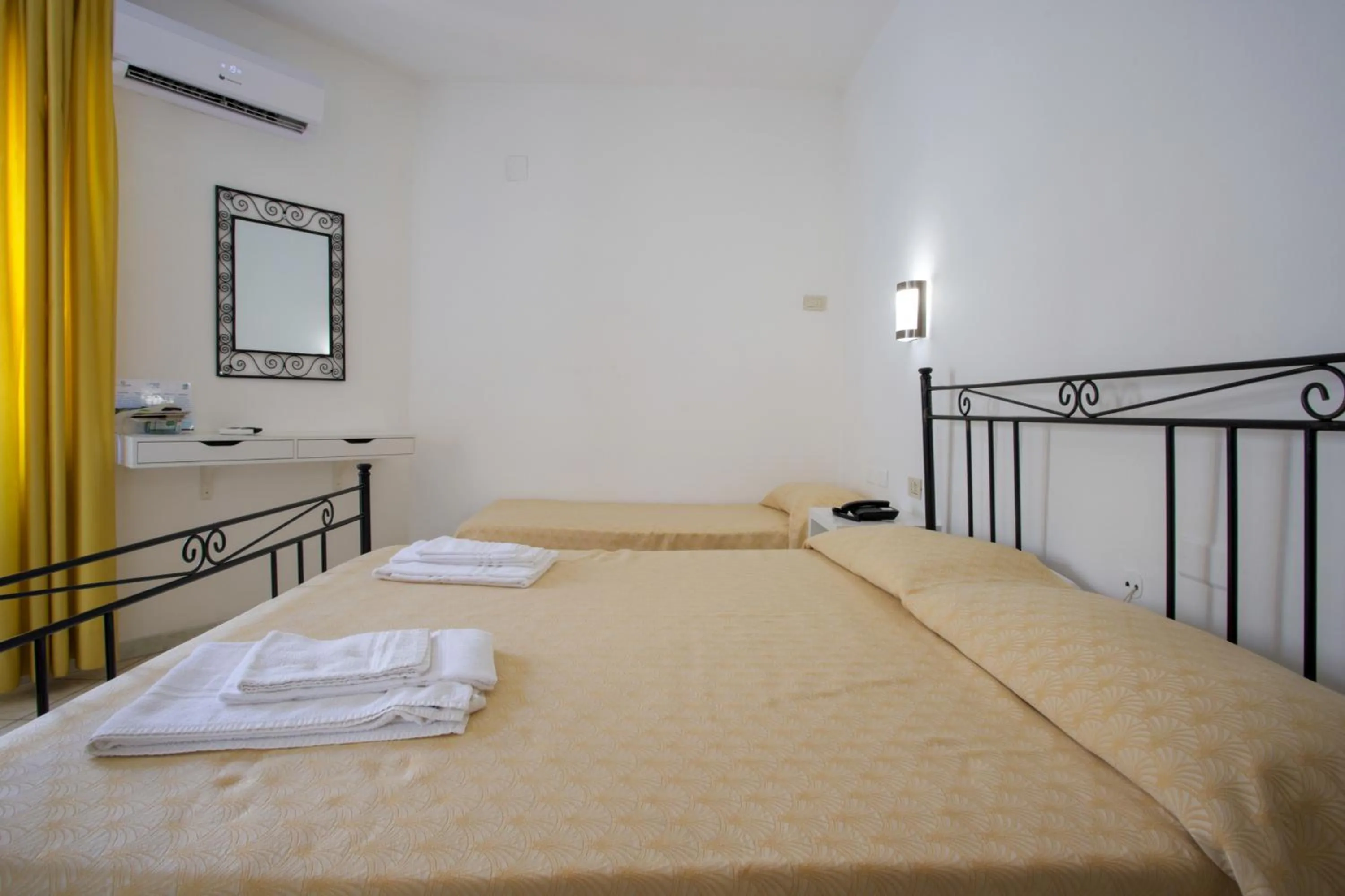 Photo of the whole room in Hotel Bolivar