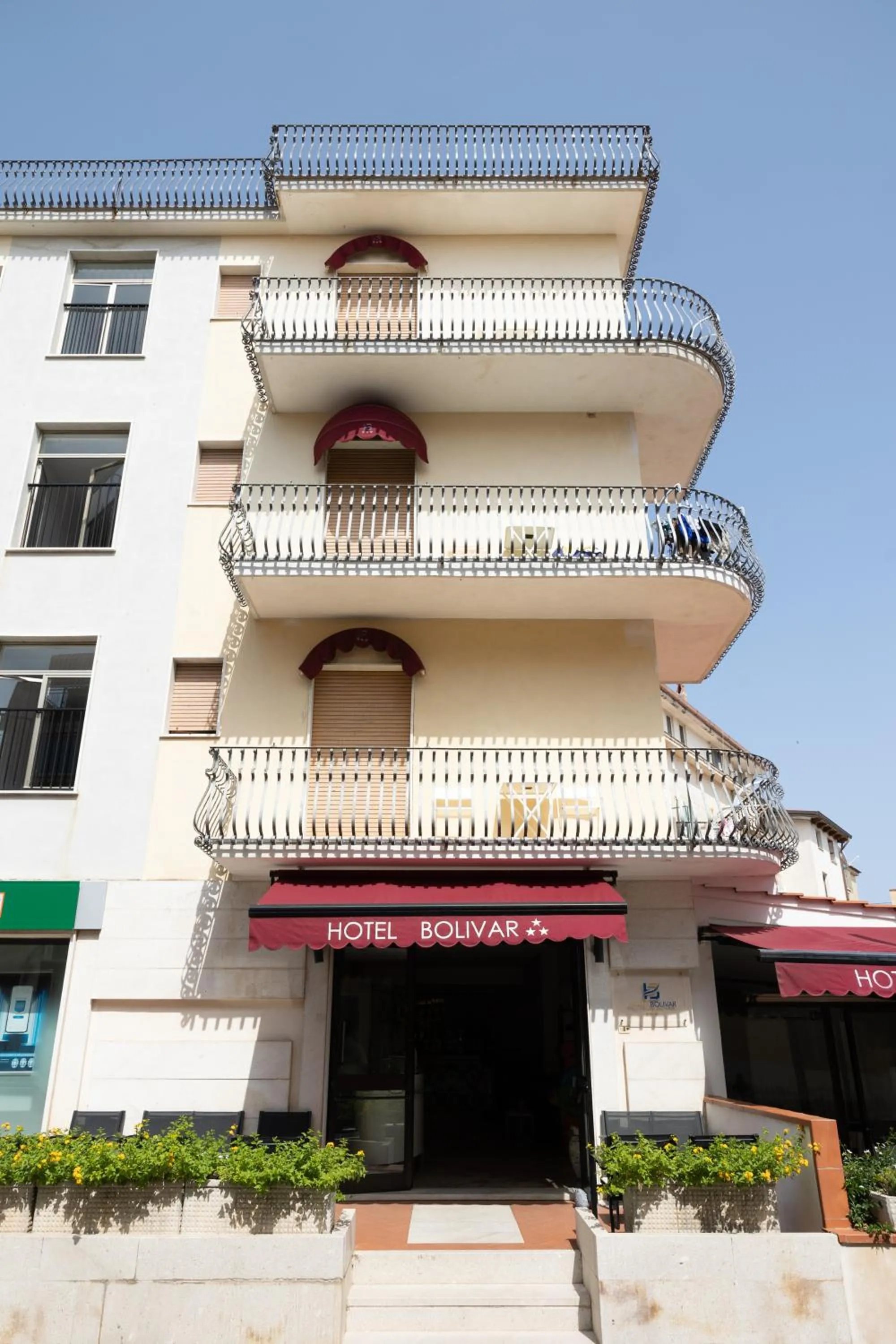 Facade/entrance in Hotel Bolivar