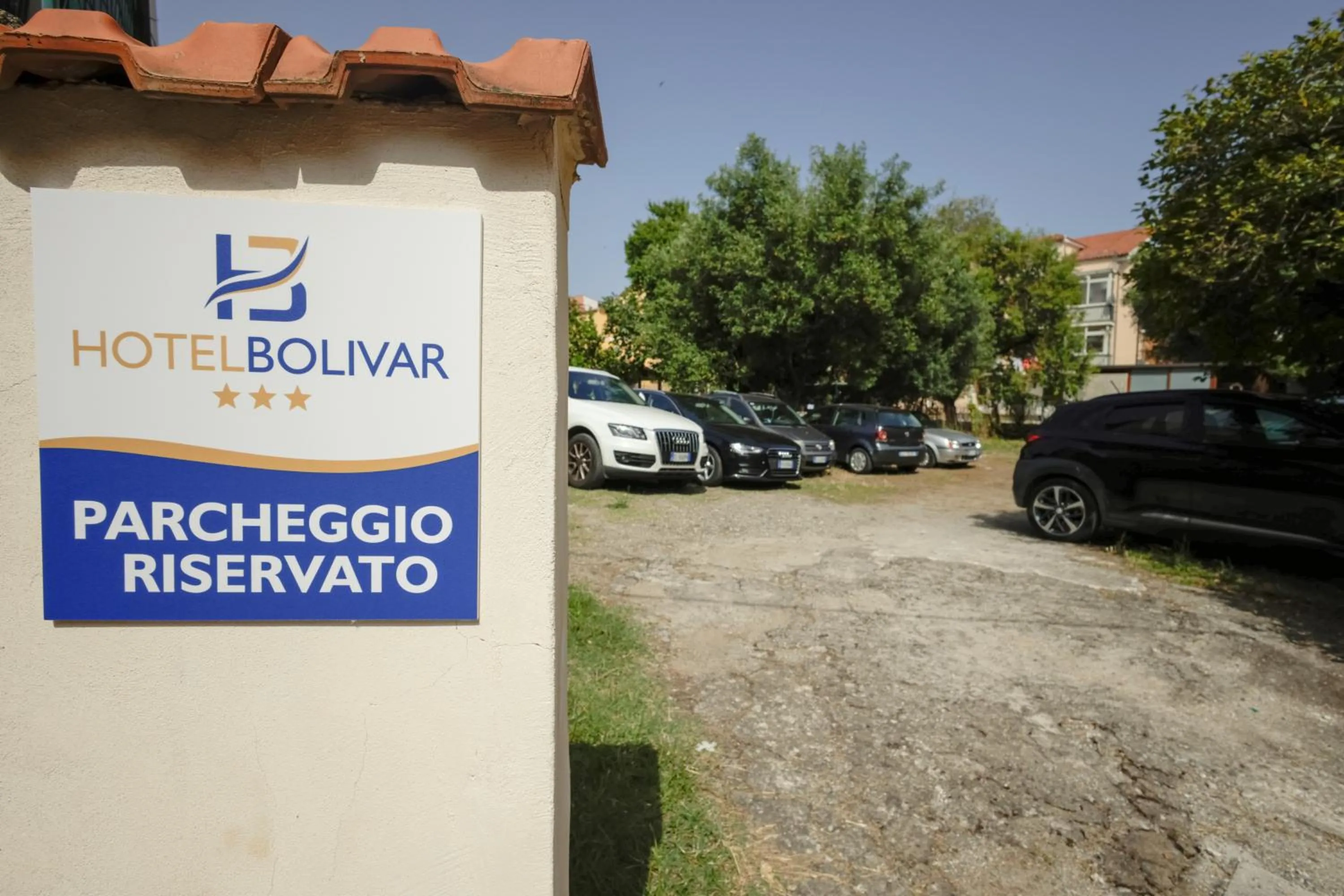 Parking in Hotel Bolivar