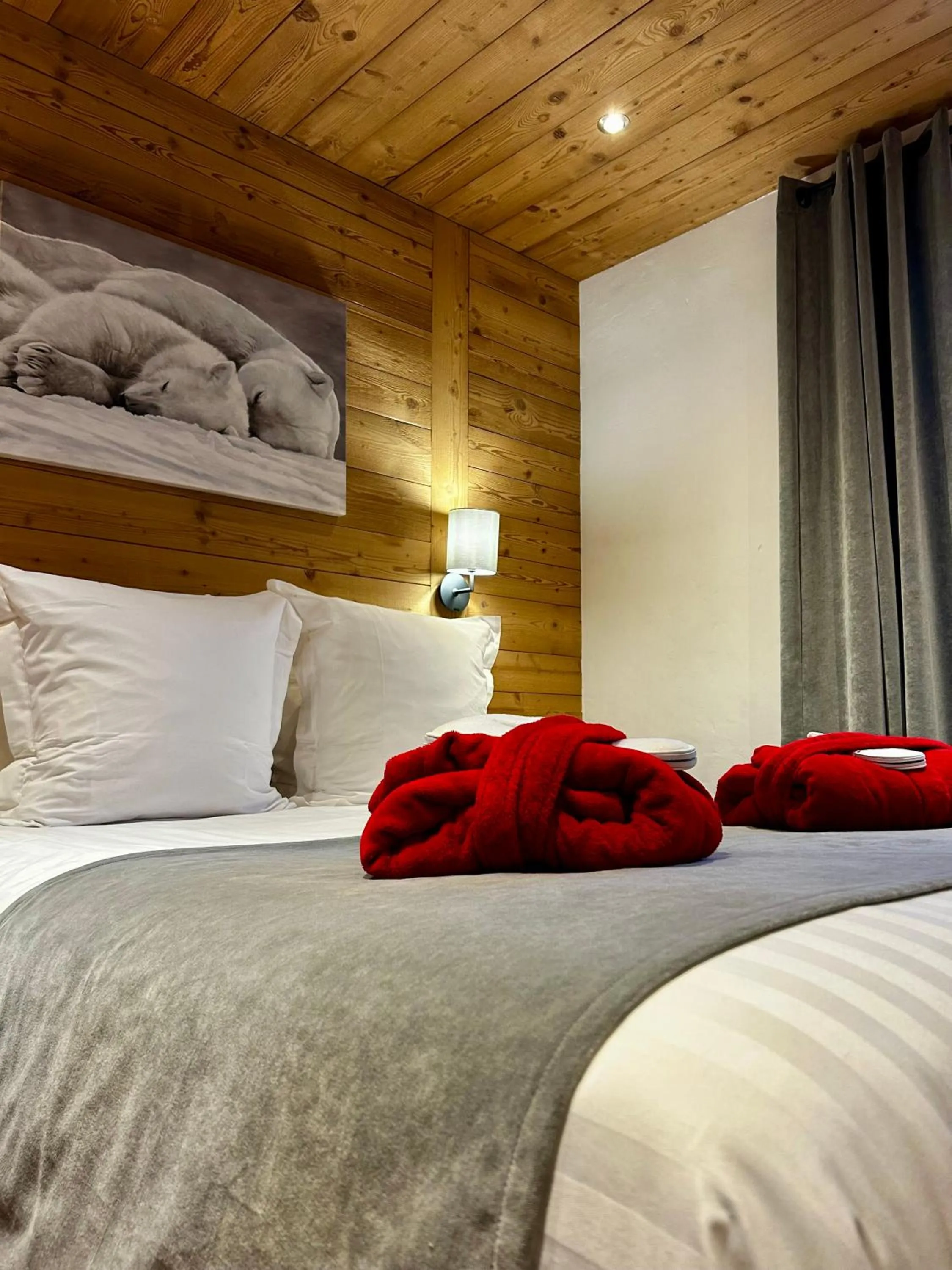 Bed in Hotel Bel'alpe