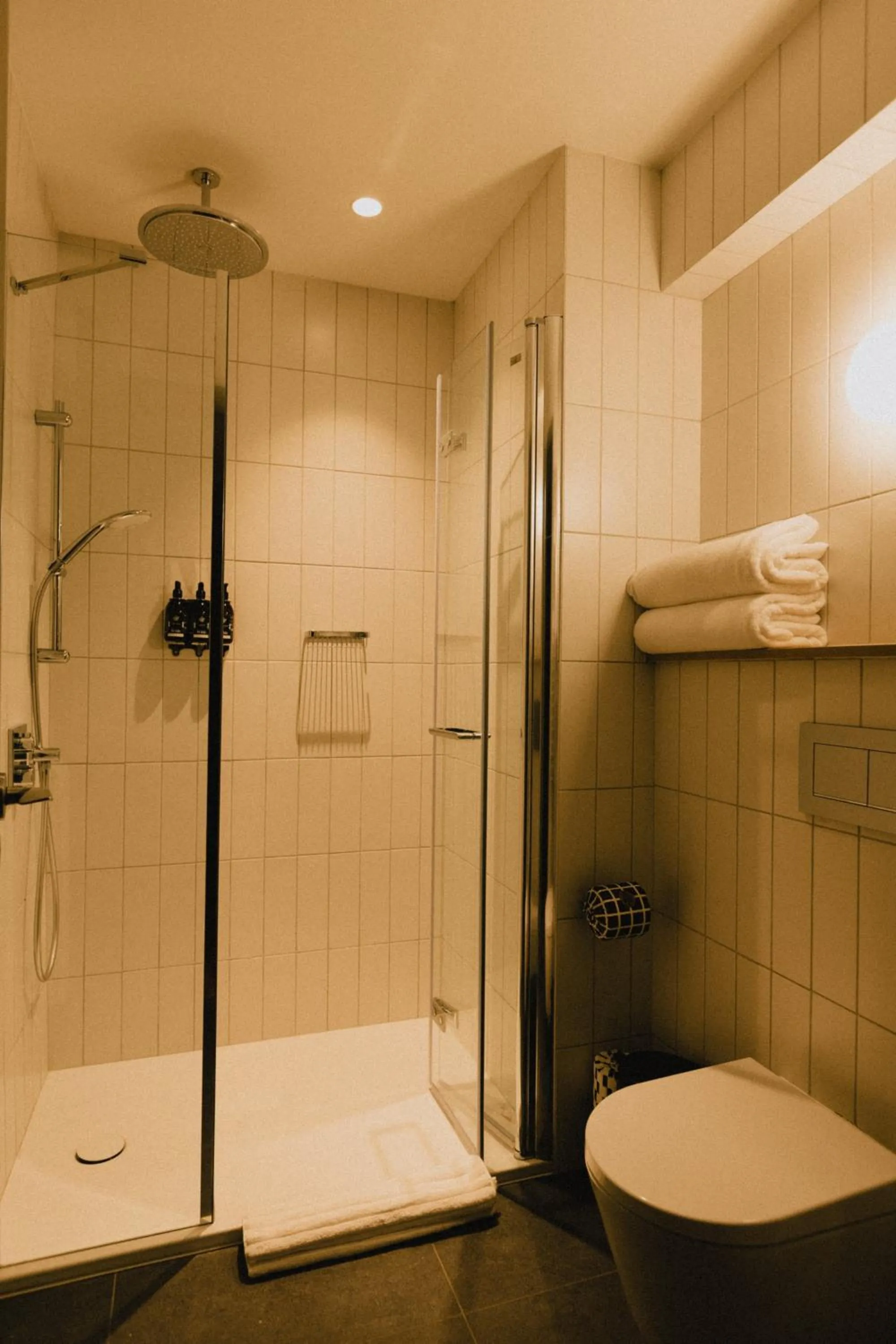 Shower in Wilde Aparthotels Lisbon Liberdade