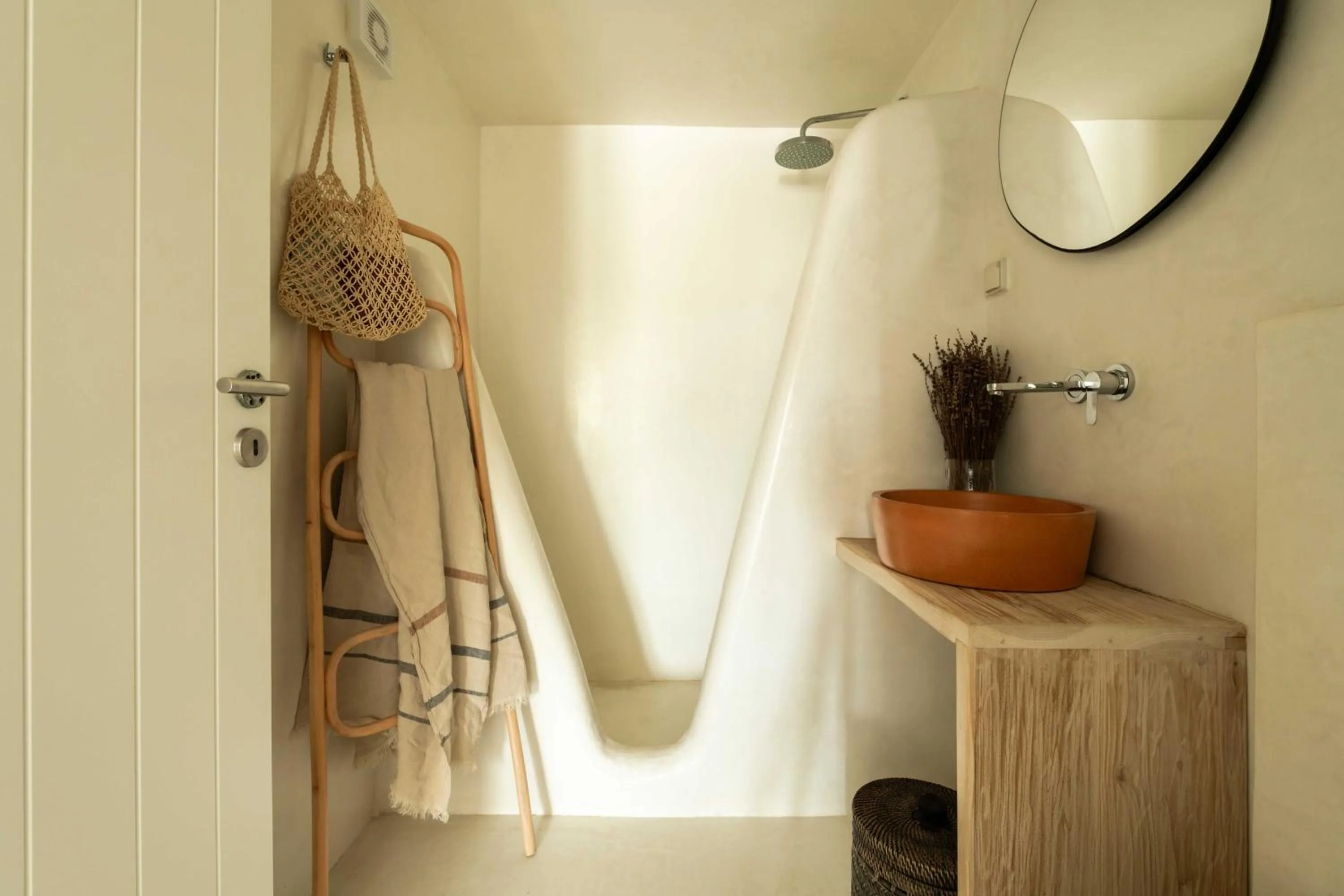 Shower in Tagoo Studios Mykonos