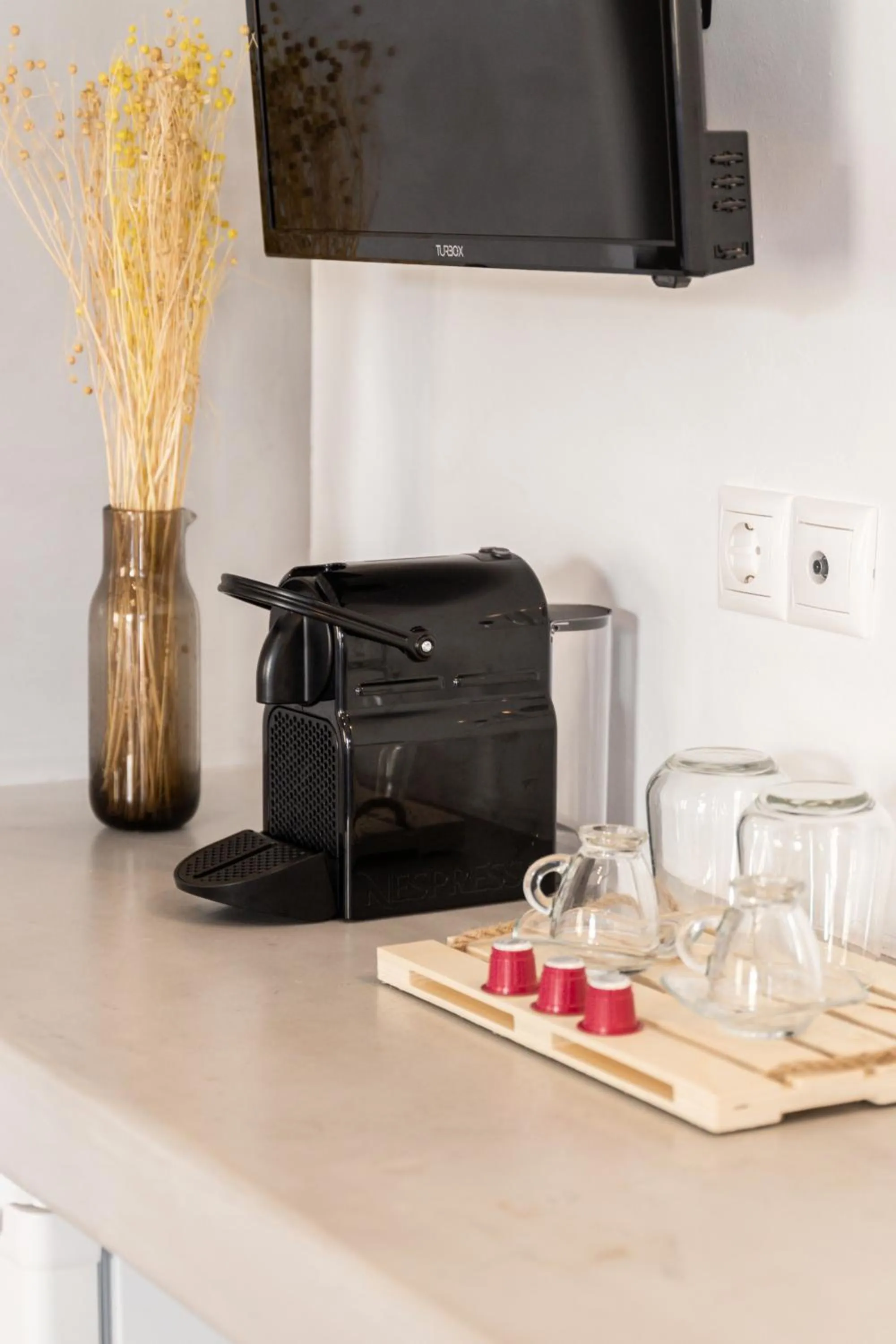 Coffee/tea facilities in Tagoo Studios Mykonos